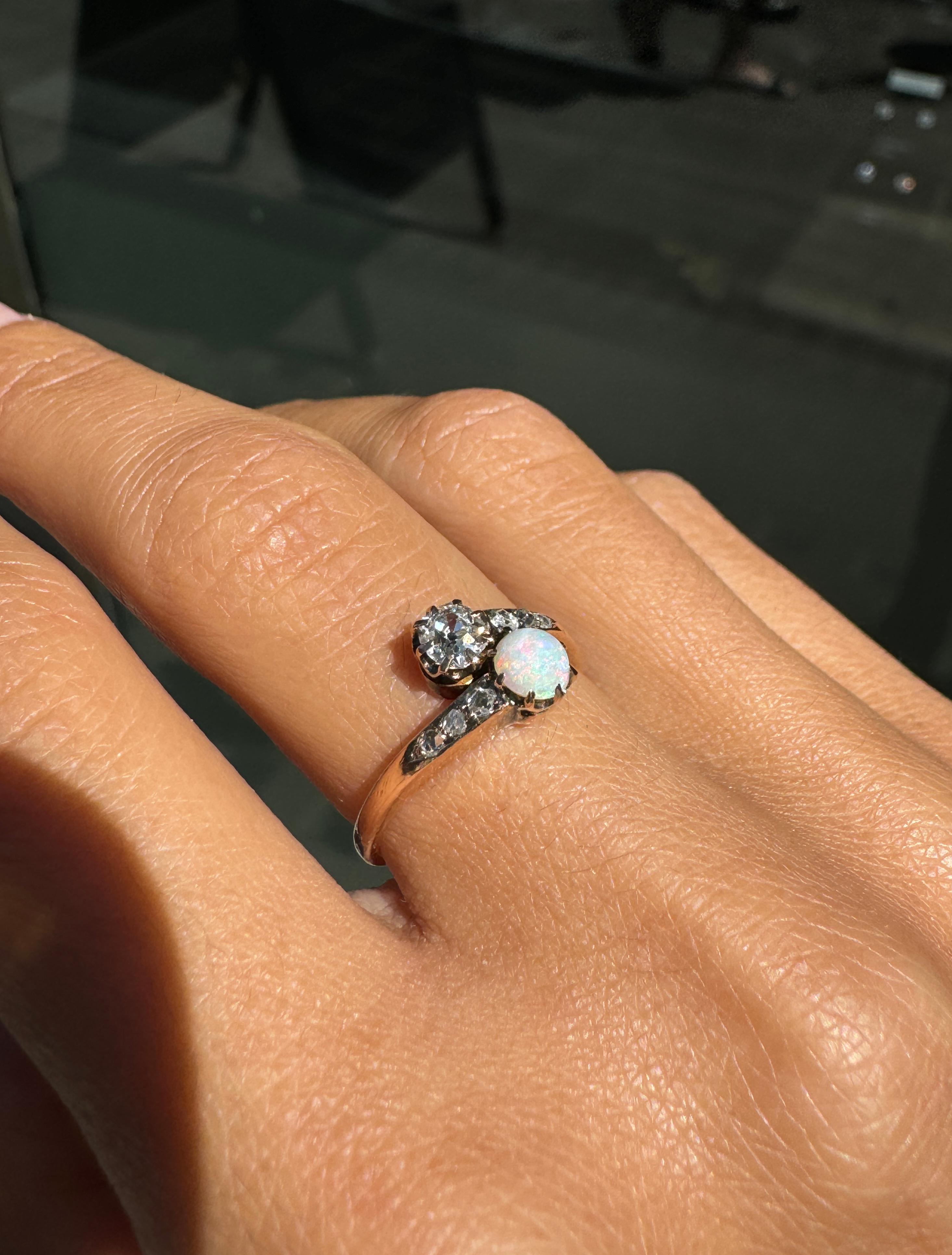Bague de fiançailles Toi Et Moi en or rose 14 carats, opale et diamant, c.1900s en vente 2