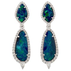 Boucles d'oreilles en or 18 carats avec opale et diamants