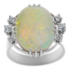 Ring mit Opal und Diamant aus 18 Karat Weißgold
