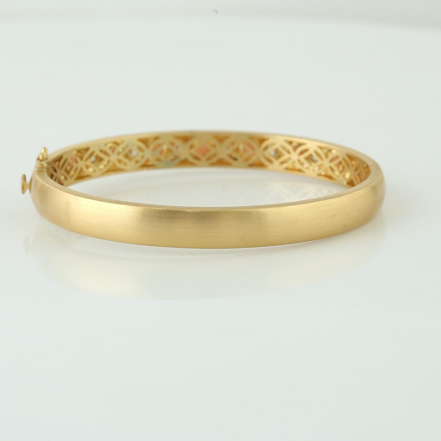 Opal & Diamond Bangle Made In 18K Yellow Gold In New Condition For Sale In New York, NY
