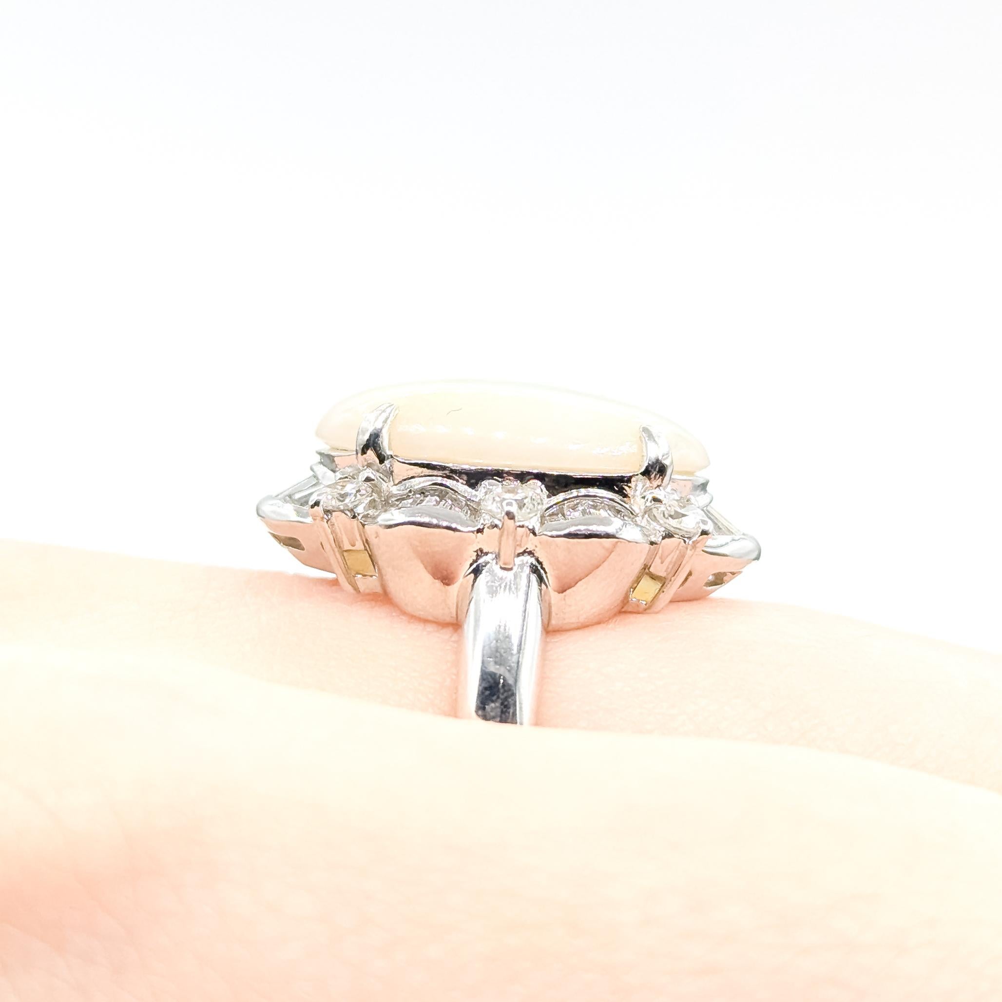 Anillo Cóctel Ópalo y Diamantes en Platino Cabujón en venta