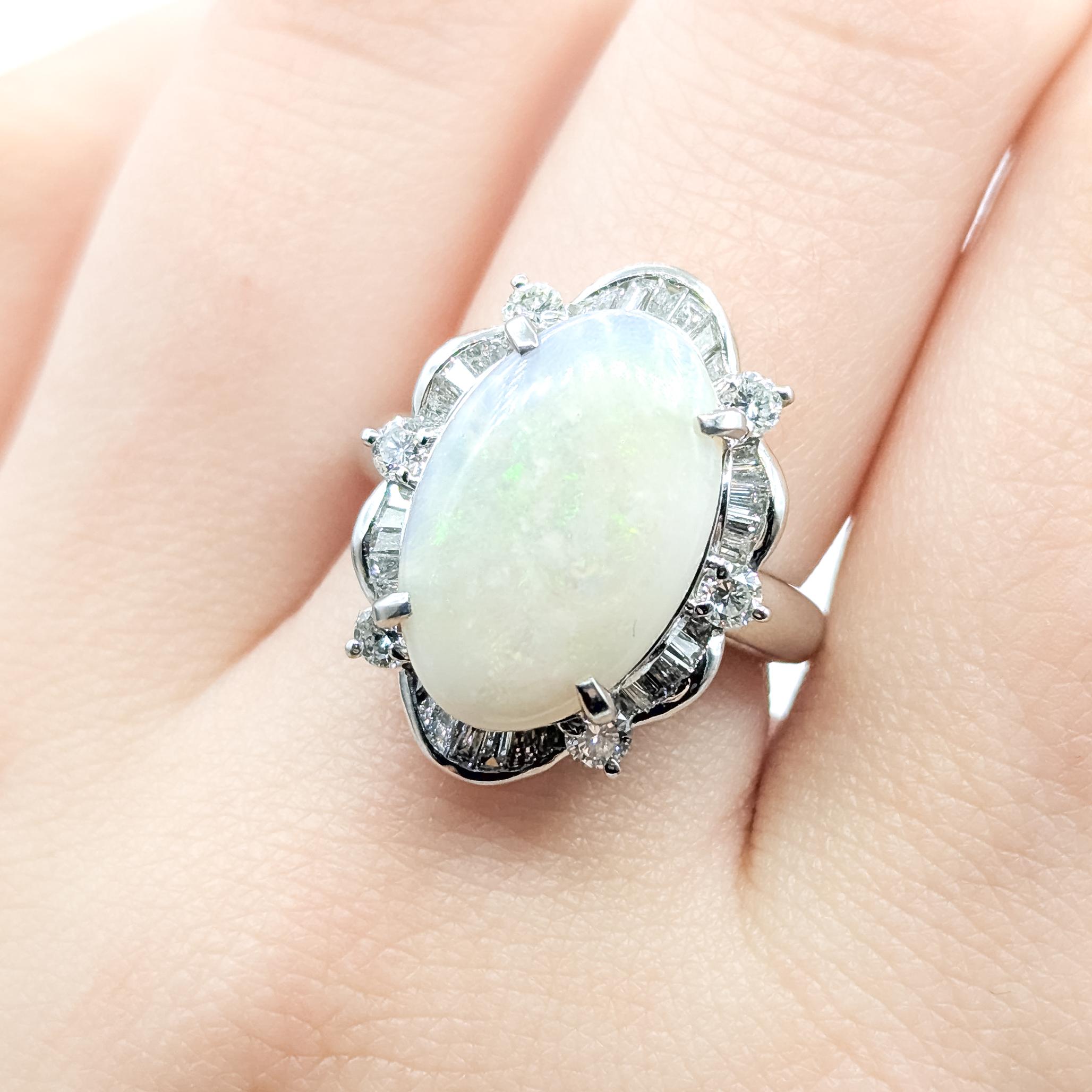 Anillo Cóctel Ópalo y Diamantes en Platino en Excelente estado para la venta en Bloomington, MN
