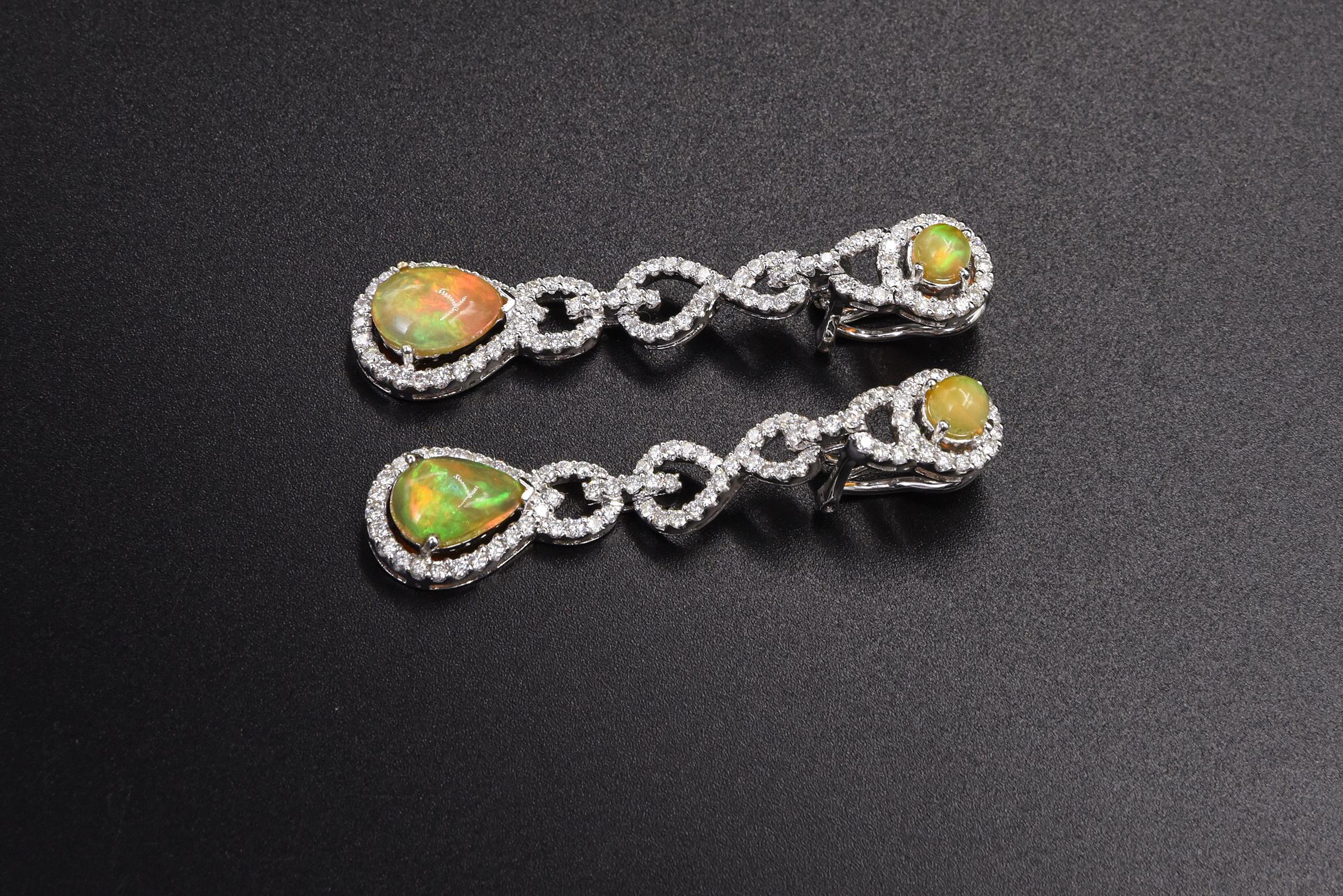 Boucles d'oreilles pendantes en or blanc avec diamant et opale en vente 6