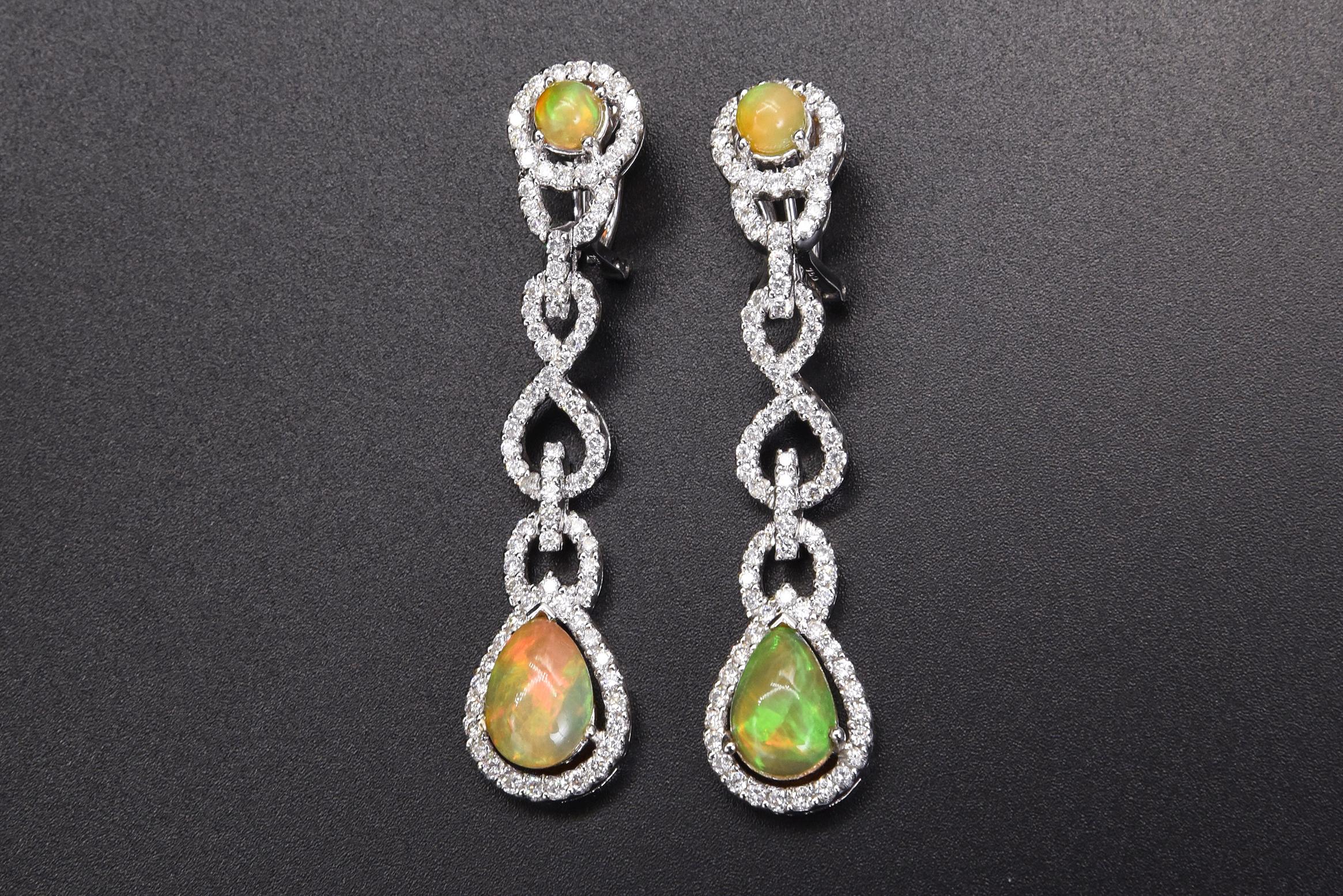 Boucles d'oreilles pendantes en or blanc avec diamant et opale en vente 7