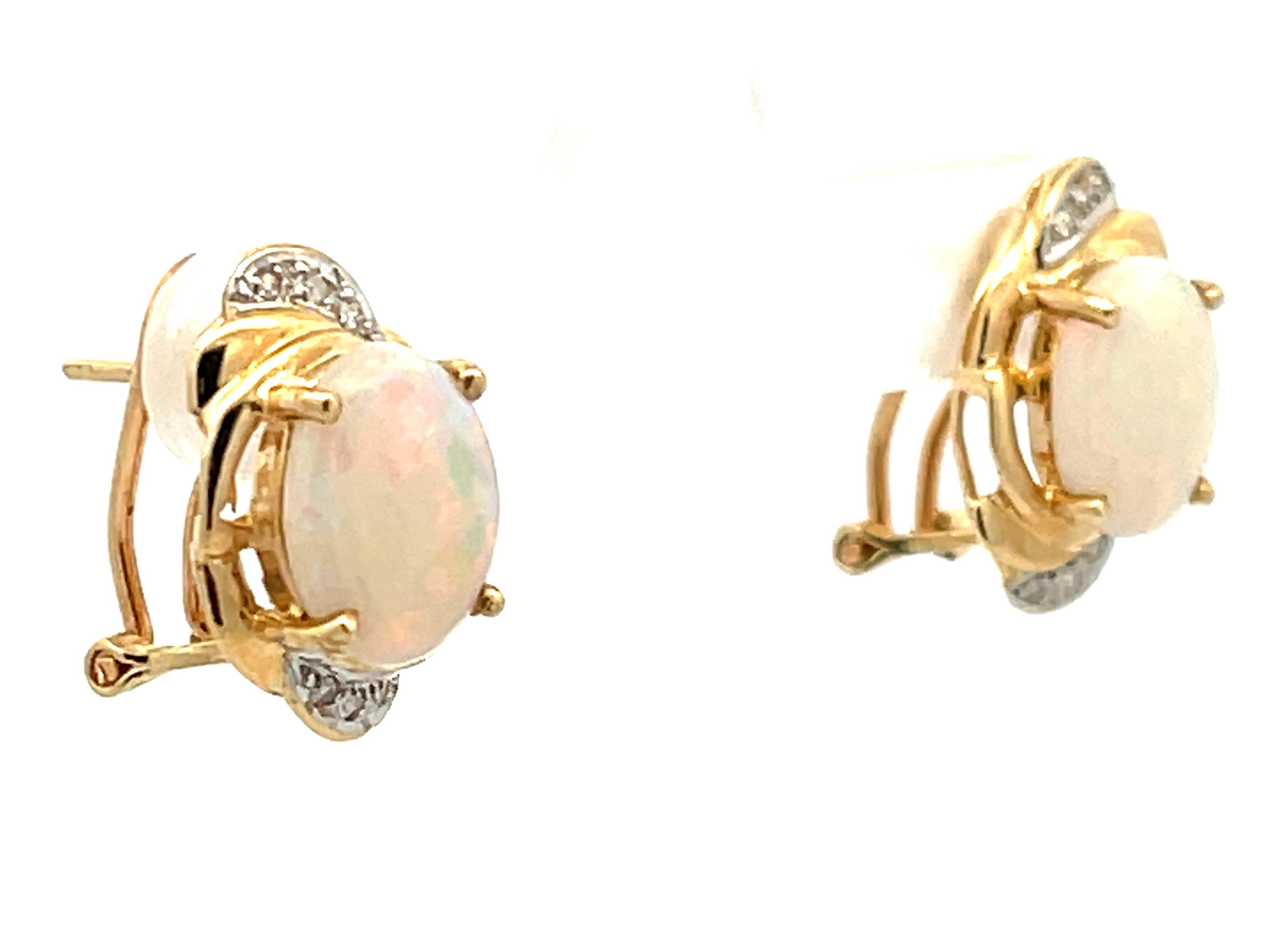 Moderno Orecchini con diamanti e opale in oro giallo 14k in vendita