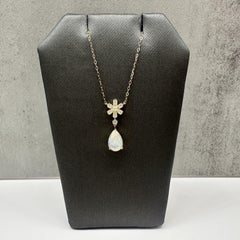 Collana con diamanti e opali, oro giallo 10kt, taglio a pera da 0,94ctw, 18in, nuova