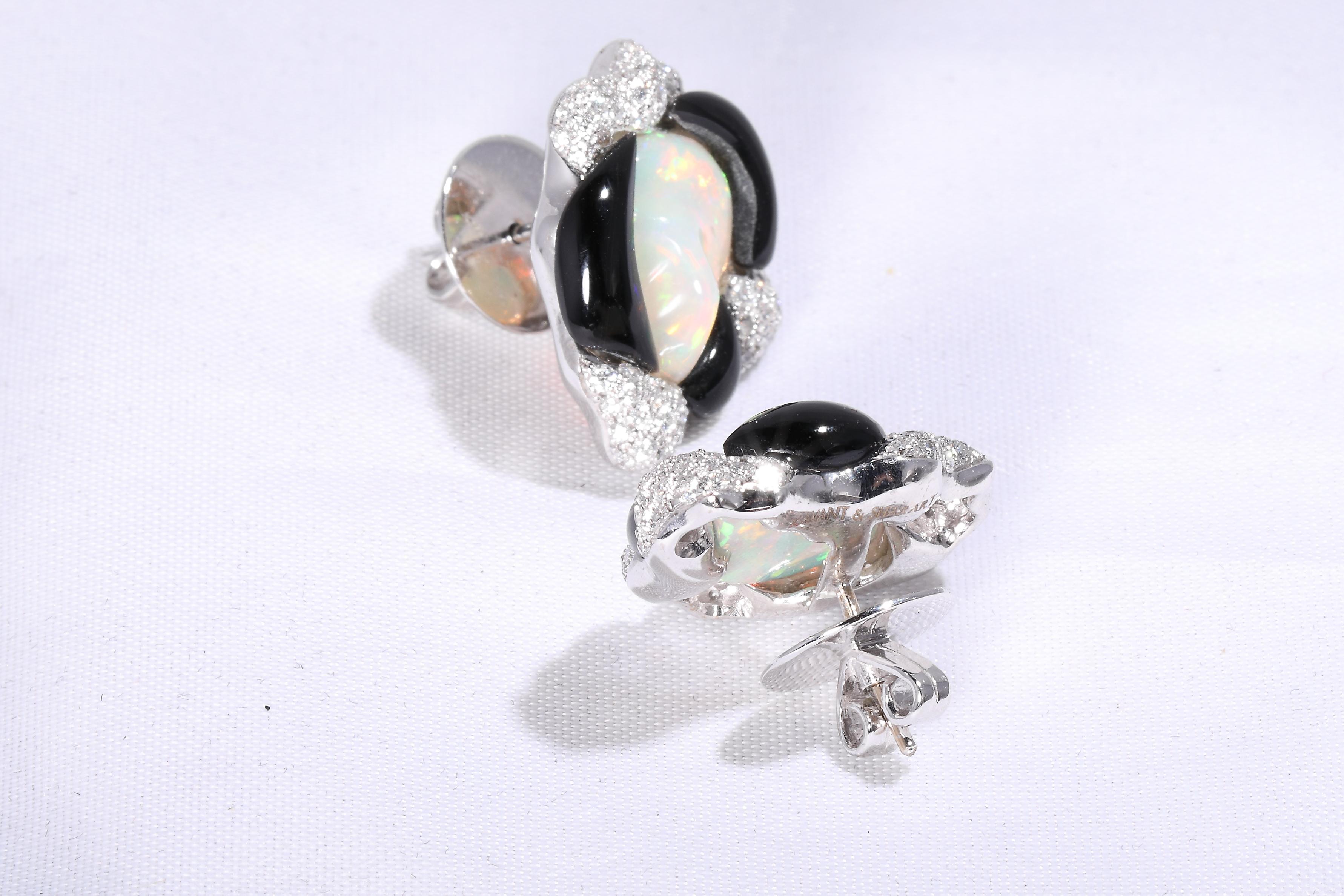 Opal-Diamant-Onyx-Ohrringe (Brillantschliff) im Angebot