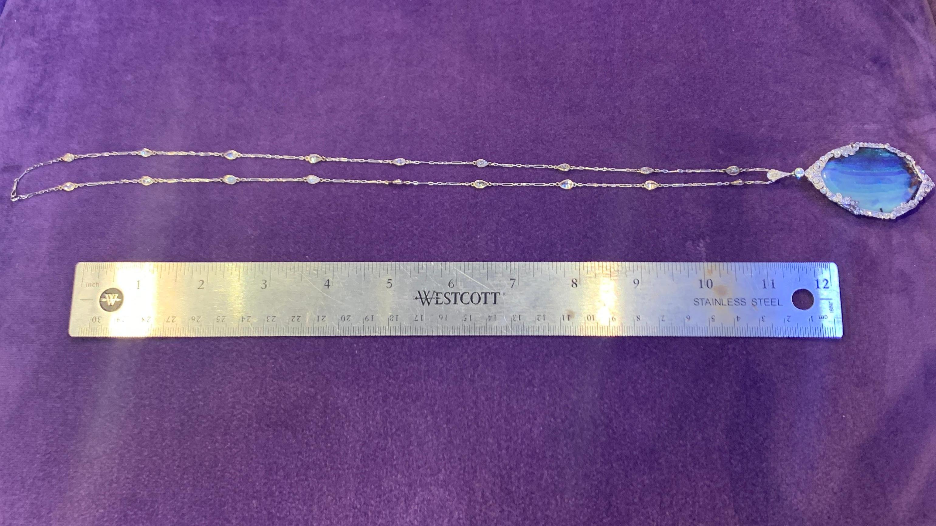 Collana con ciondolo in opale e diamanti in vendita 2