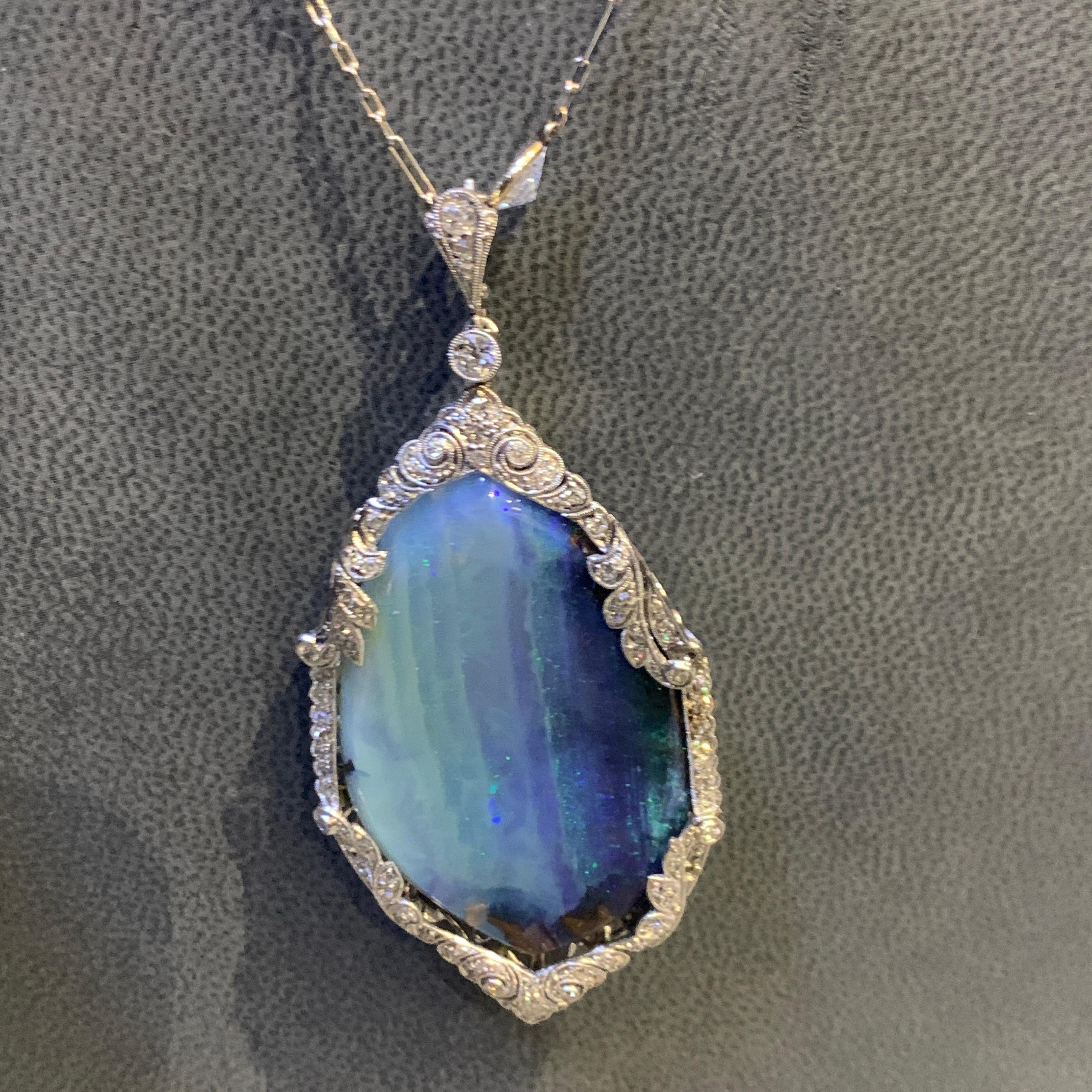 Collana con ciondolo in opale e diamanti in vendita 3