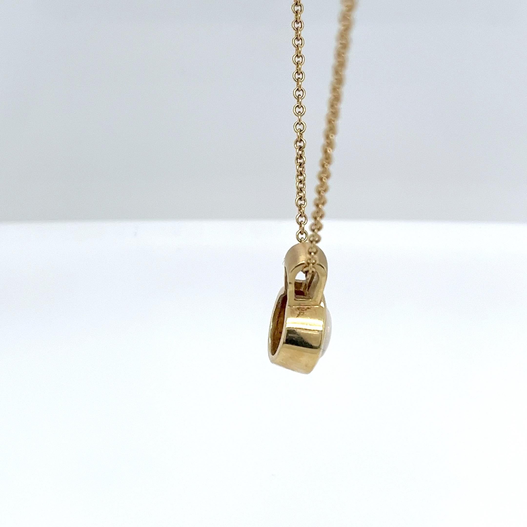 Donna Ciondolo con opale e diamante incastonato in oro giallo 18ct in vendita