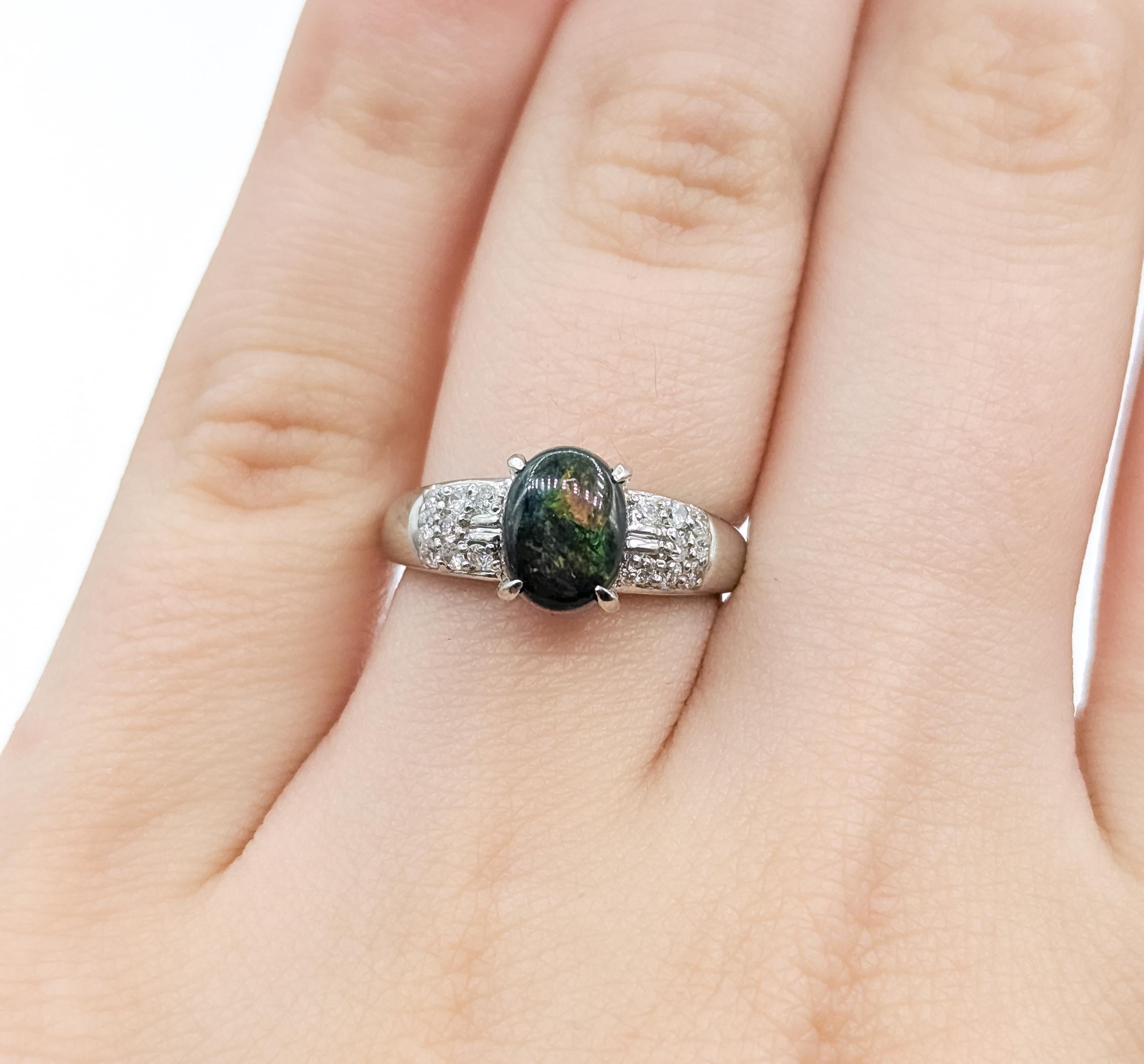 Anillo de Ópalo y Diamantes en Platino en Excelente estado para la venta en Bloomington, MN