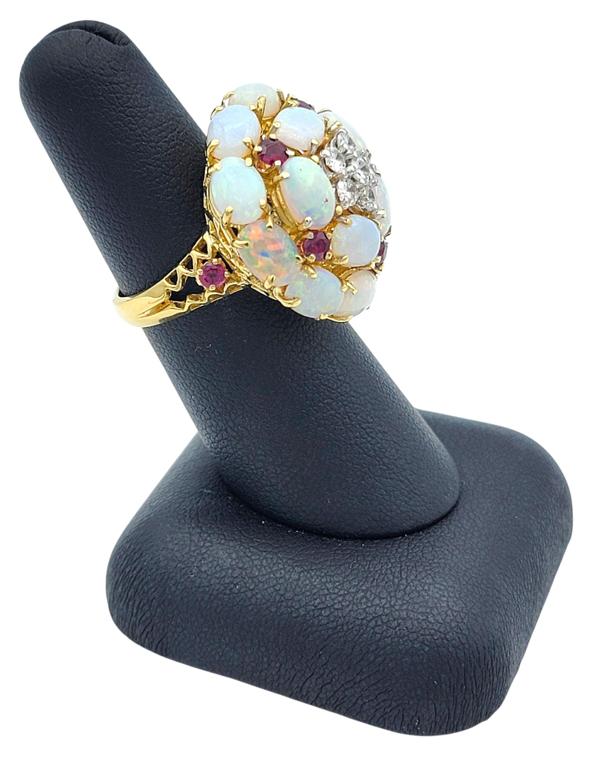 Bague cocktail en or 18 carats avec opale, diamant et rubis en forme de dôme en vente 4