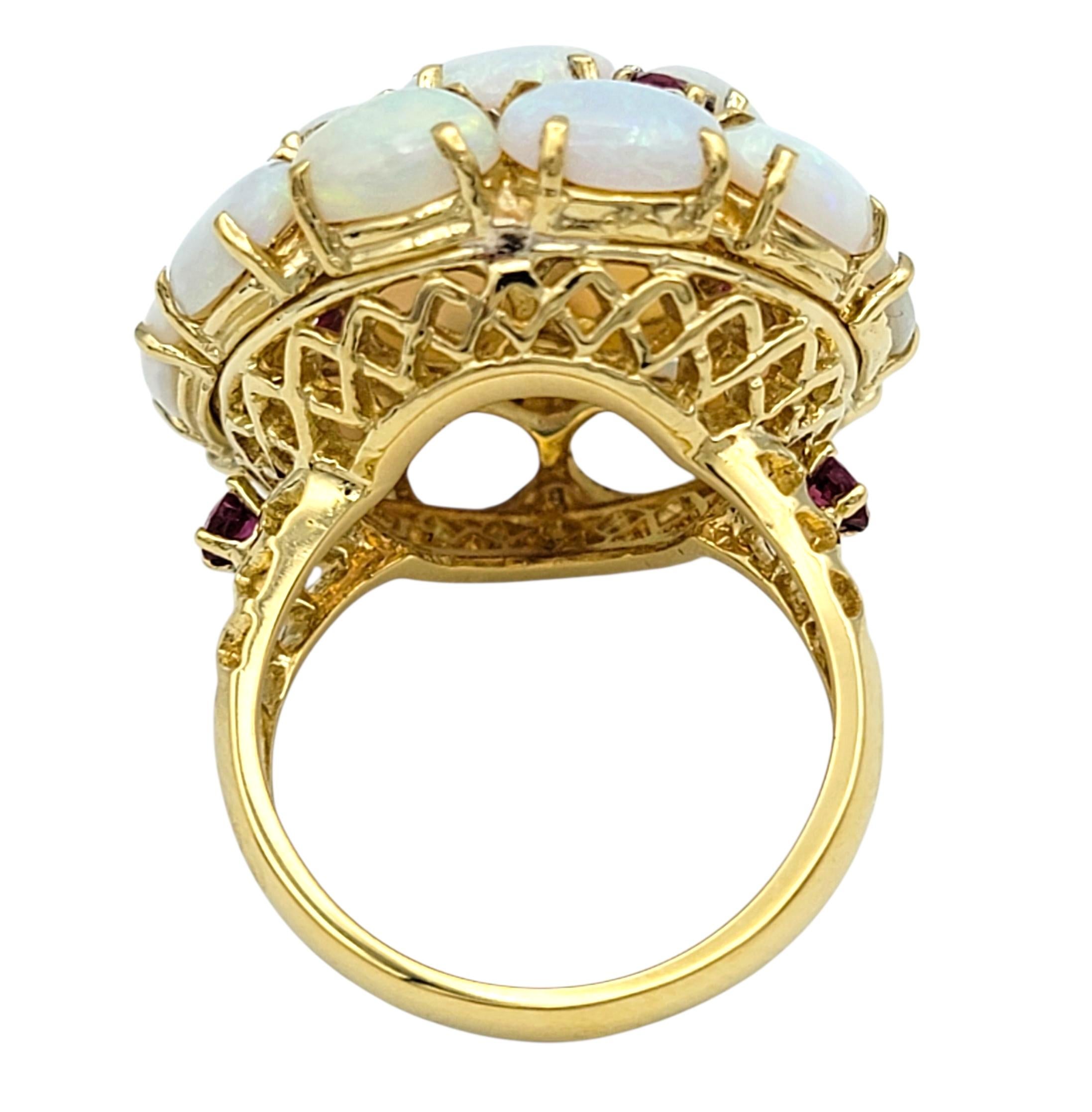 Bague cocktail en or 18 carats avec opale, diamant et rubis en forme de dôme Bon état - En vente à Scottsdale, AZ