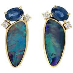Meghna Jewels, clous d'oreilles en or 14 carats, opale, diamant et saphir