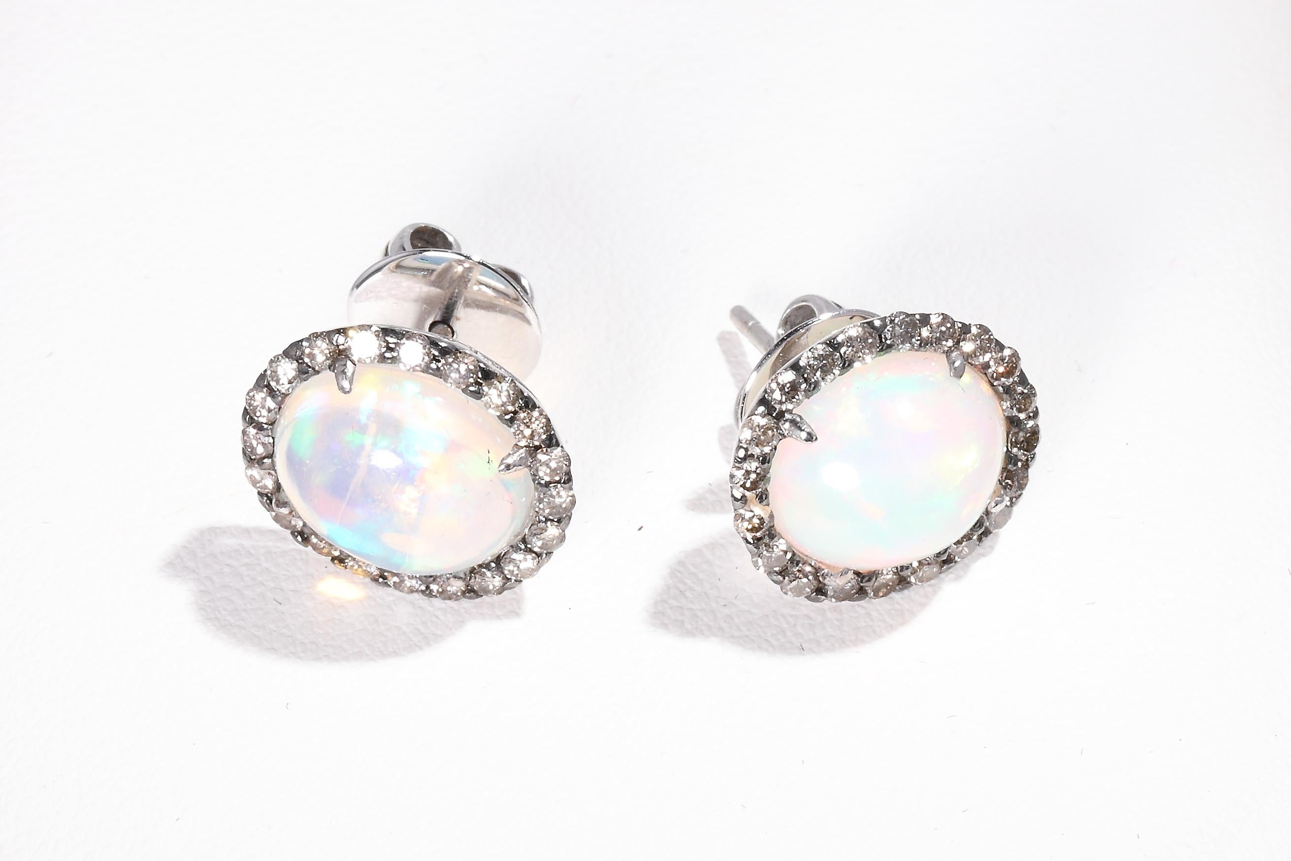 Ohrstecker mit Opal und Diamanten im Zustand „Neu“ im Angebot in Bad Kissingen, DE