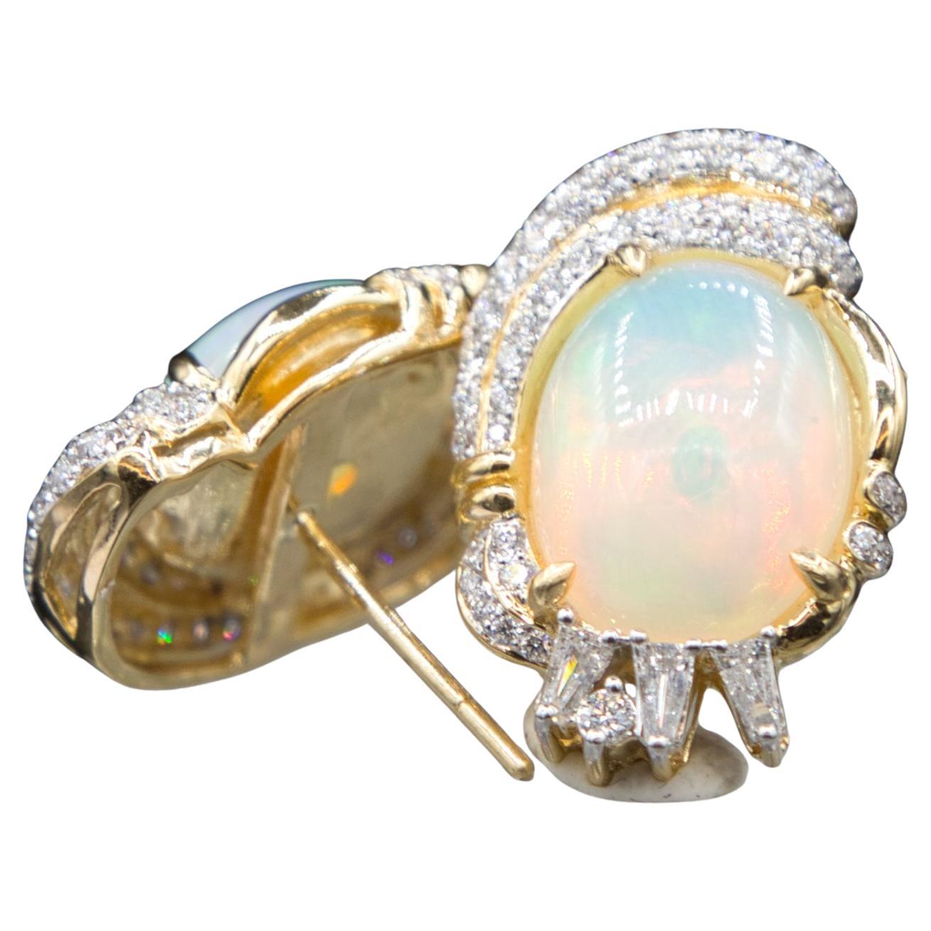 Opal-Diamant-Ohrstecker aus 18 k