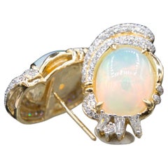 Opal-Diamant-Ohrstecker aus 18 k