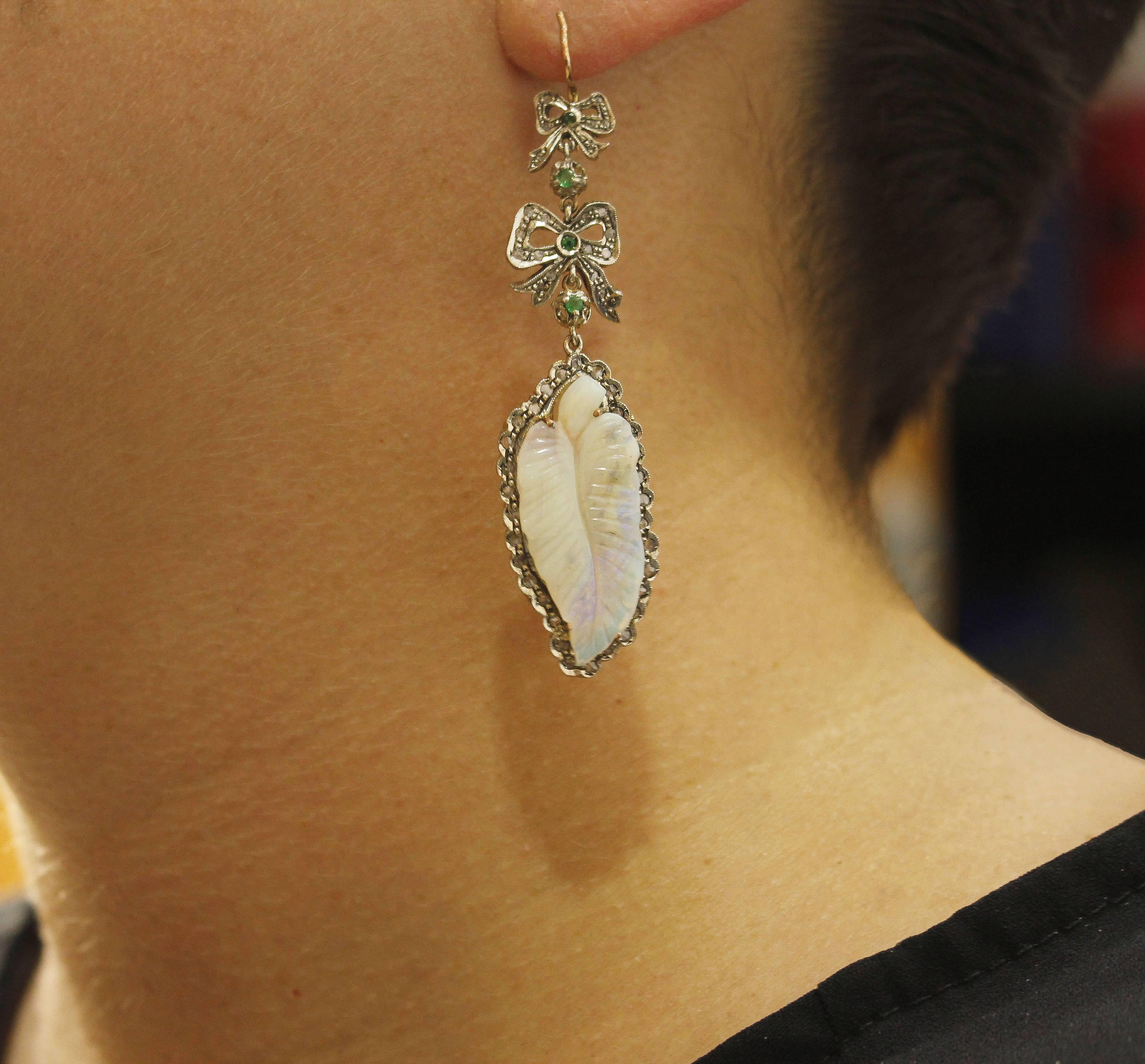 Ohrringe aus Roségold und Silber mit Opal, Diamanten und Smaragden im Zustand „Gut“ im Angebot in Marcianise, Marcianise (CE)