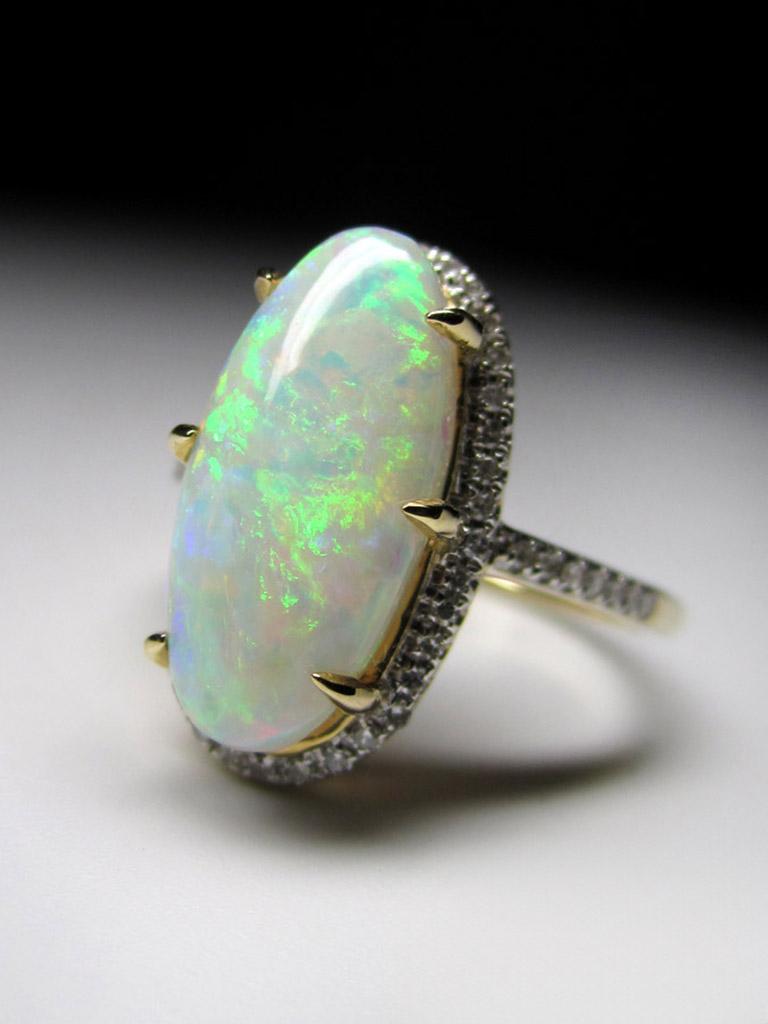 Opal Diamonds Gold Ring Precious Australian Gemstone Marilyn Monroe Style Ring In New Condition For Sale In Berlin, DE