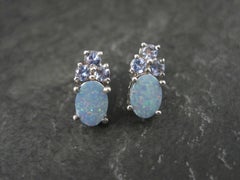 Opal Doublet und Tansanit Ohrstecker aus Sterlingsilber