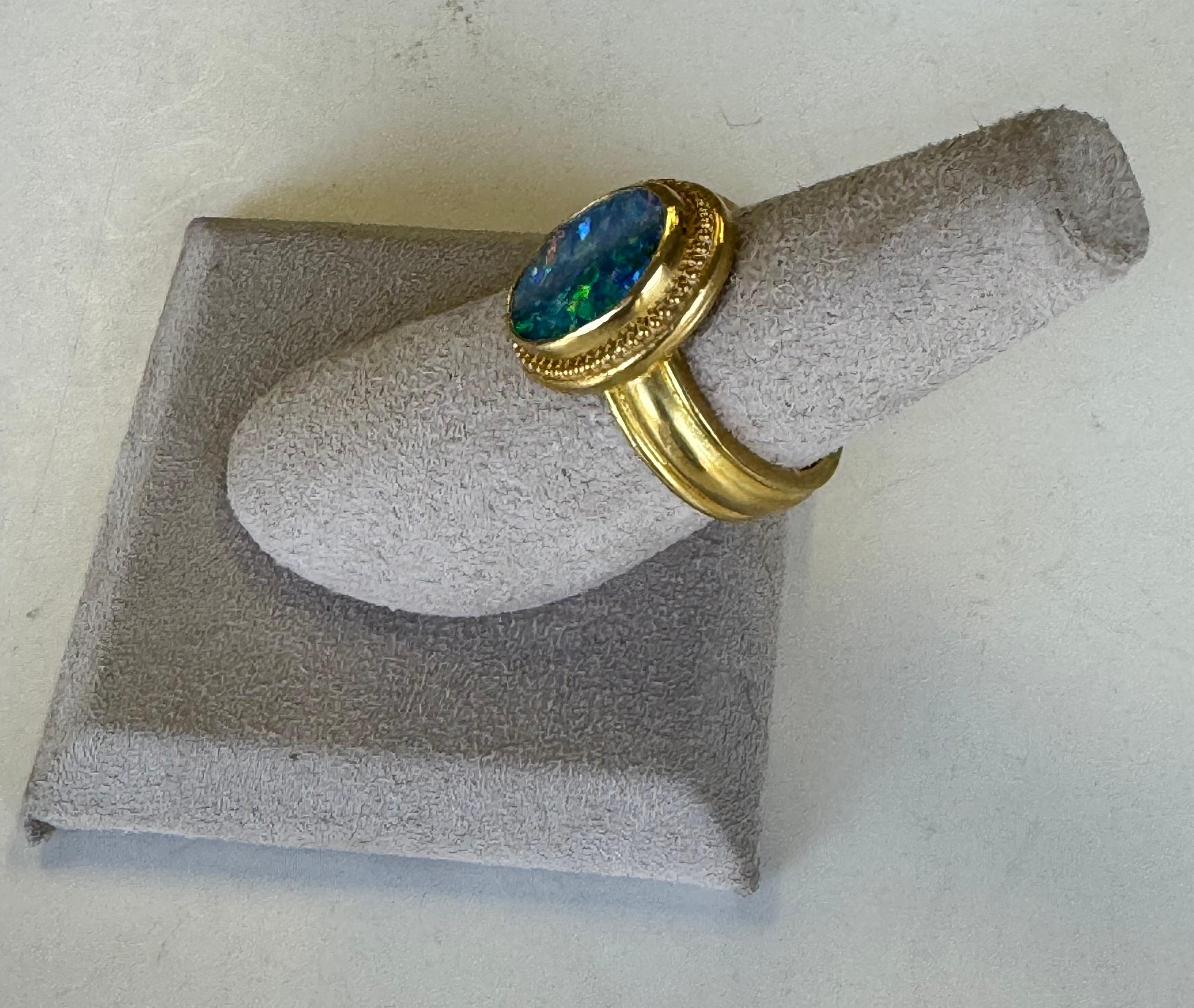 Opal-Doublettenring aus 22 Karat Gold im Zustand „Neu“ im Angebot in New York, NY