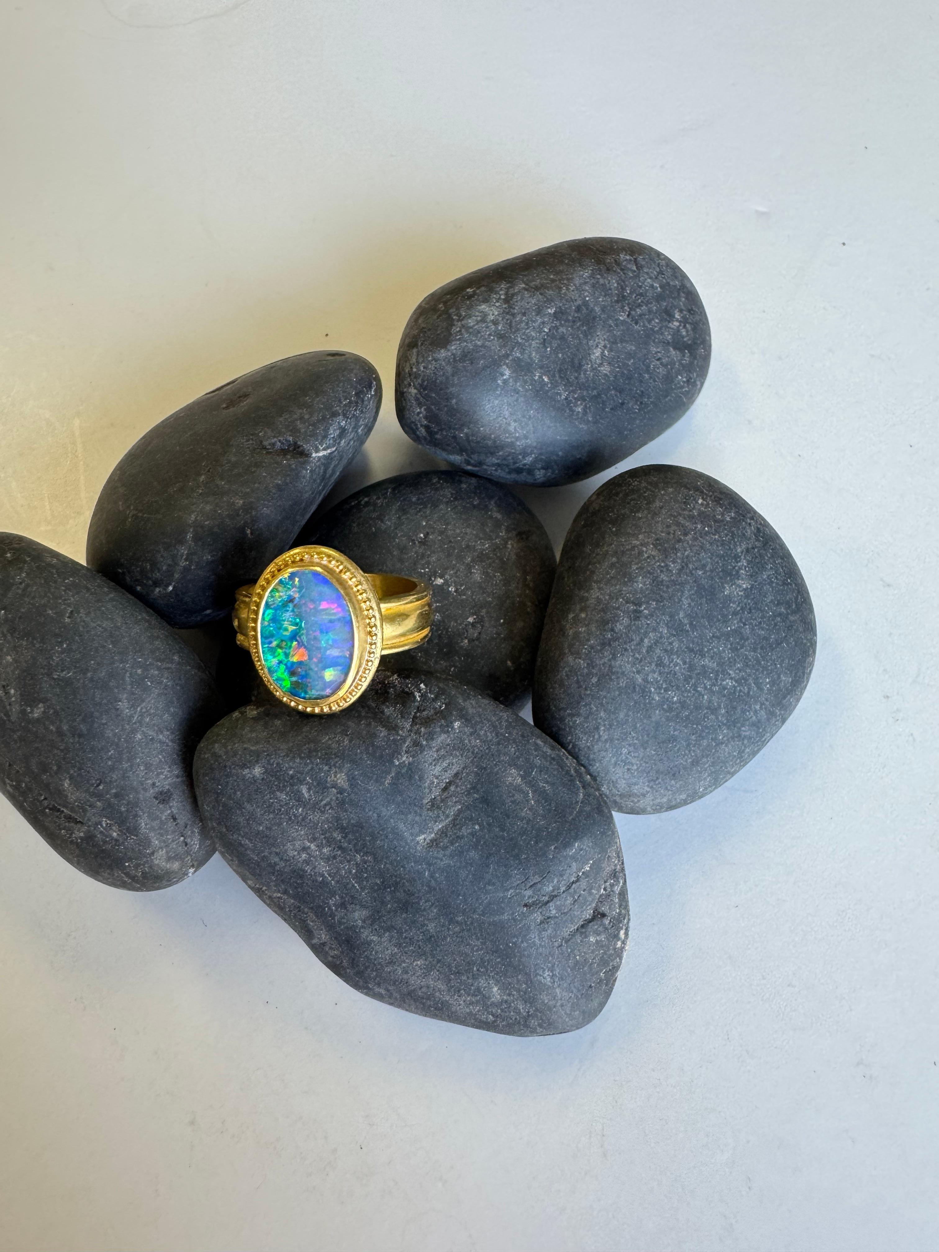 Opal-Doublettenring aus 22 Karat Gold Damen im Angebot