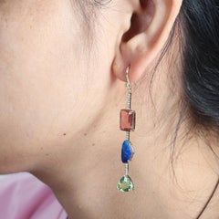 Boucles d'oreilles pendantes longues en opale doublet, tourmaline et diamant, en or 14 carats