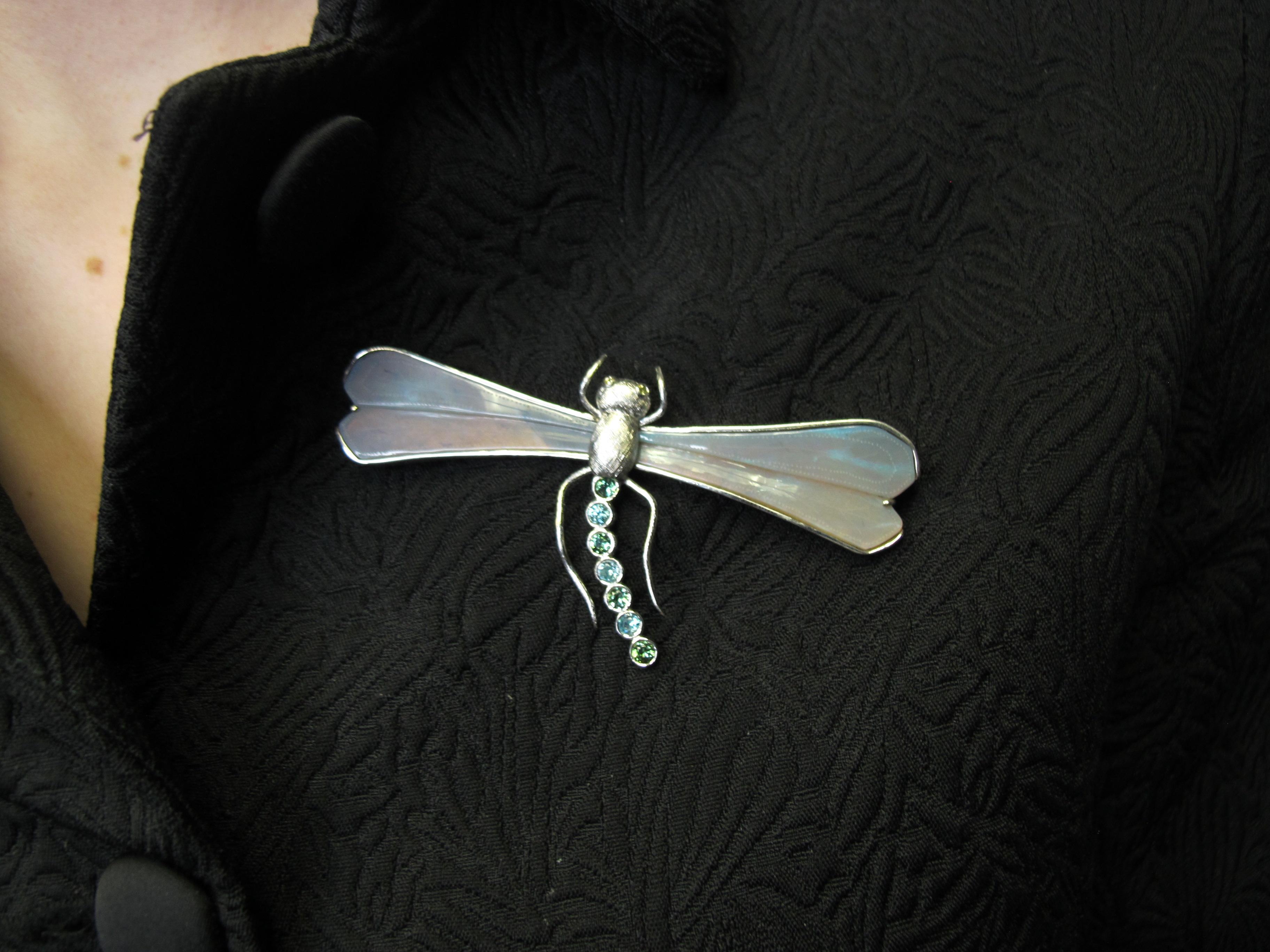 Opal:: Aquamarin und Turmalin 18k Weißgold Libelle Pin (Kunsthandwerker*in)