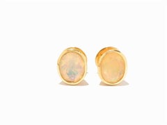 Opal Earring in 18 Karat Yellow Gold