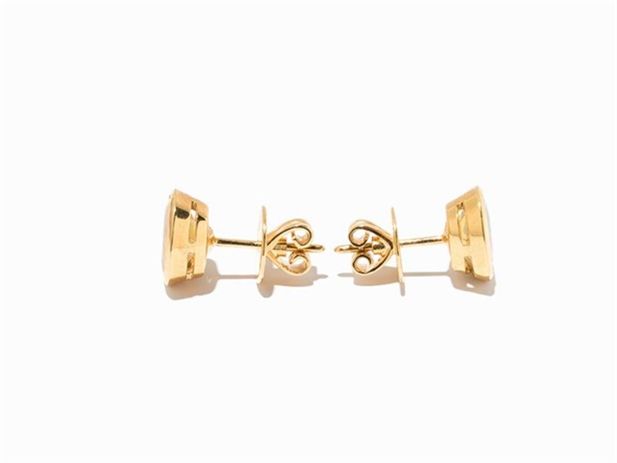 Women's or Men's Opal Earring in 18 Karat Yellow Gold For Sale