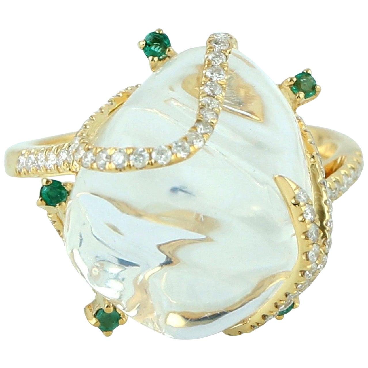 En vente :  Bague en or 18 carats avec opale, émeraude et diamants