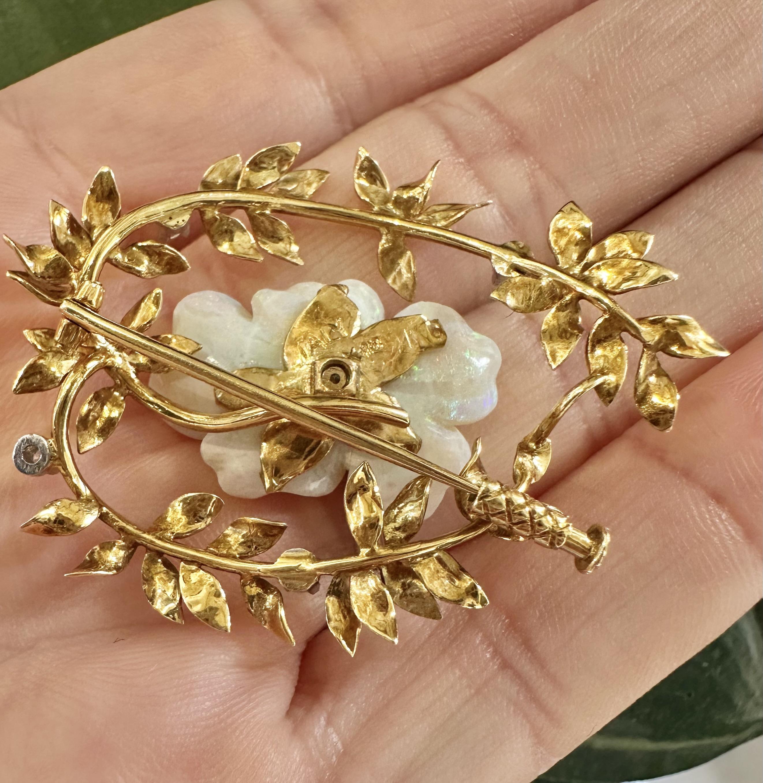 Round Cut Opal Emerald and Diamant Flower Brooch / Pin in 18k Yellow Gold For Sale