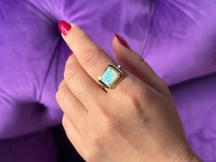 Bague en or jaune 18K avec diamants et opale taille émeraude