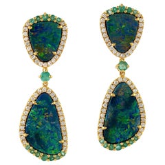 Ohrringe aus 18 Karat Gold mit Opal, Smaragd und Diamant
