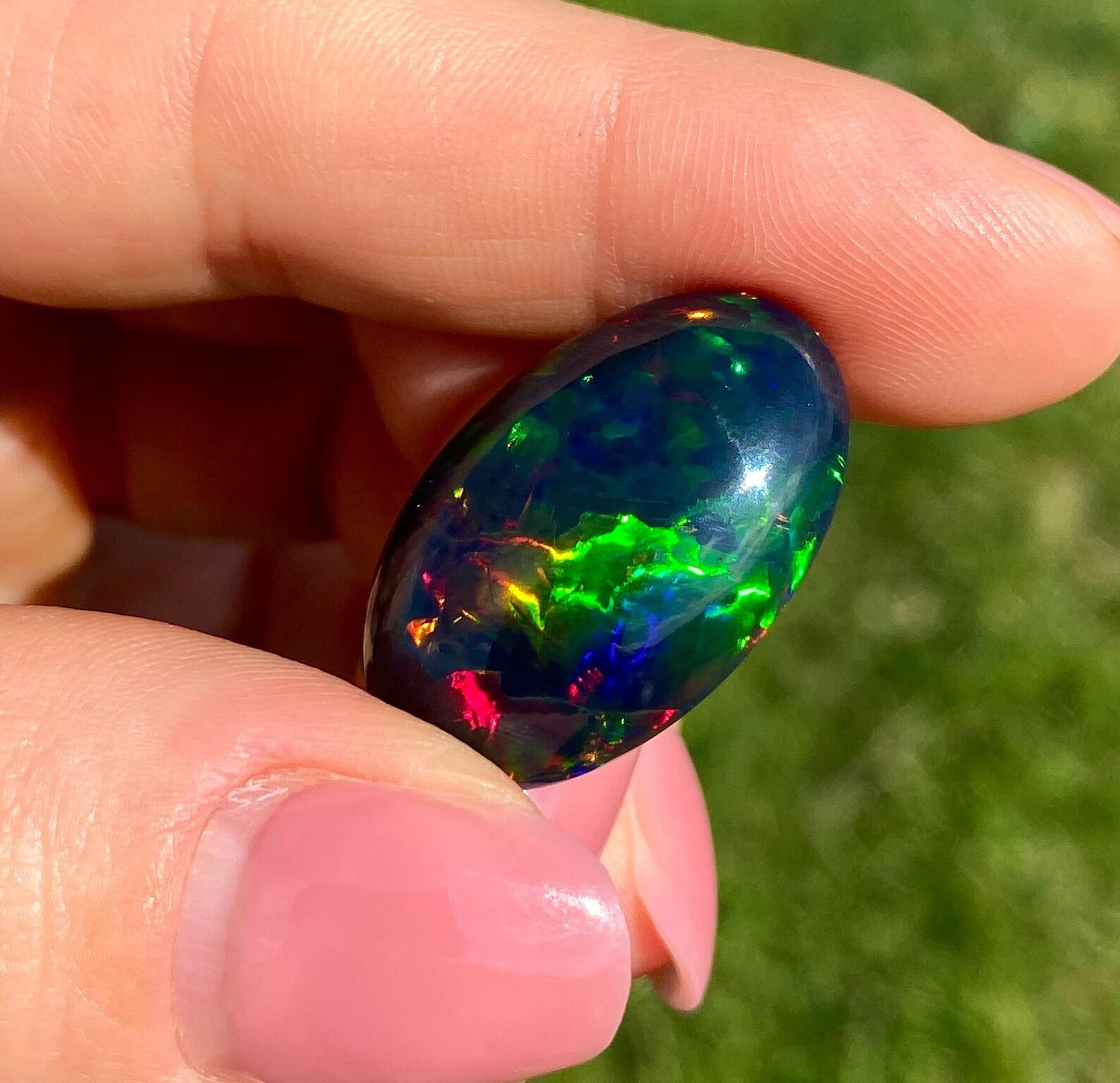 Oval Cut Opal Ethiopian 16.94Ct natural gemstone, Oval cabochon, , Certificate GFCO For Sale