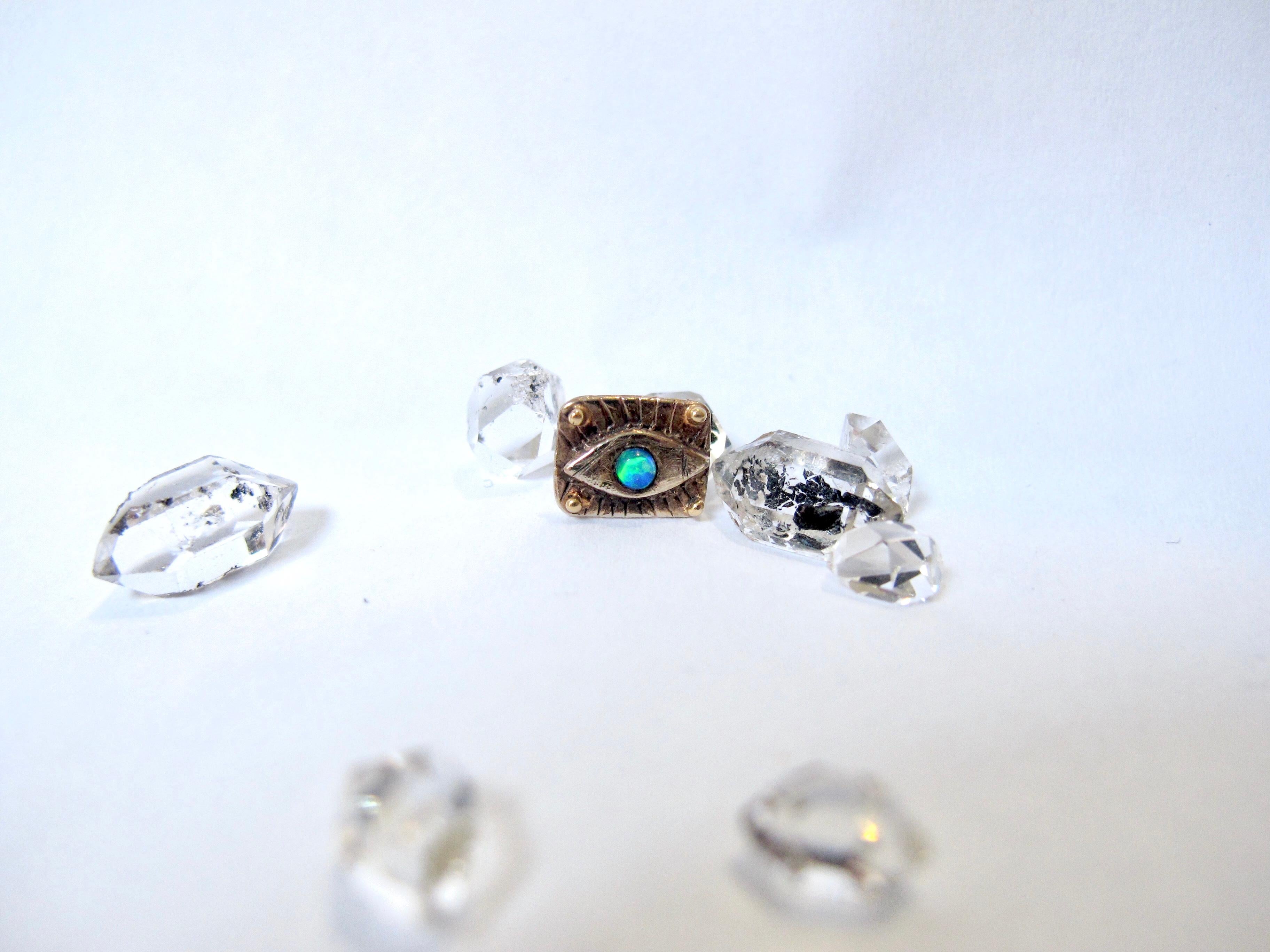 Opal Evil Eye Ohrstecker aus 18k Weißgold mit 22k Granulation Perlen (Kunsthandwerker*in) im Angebot