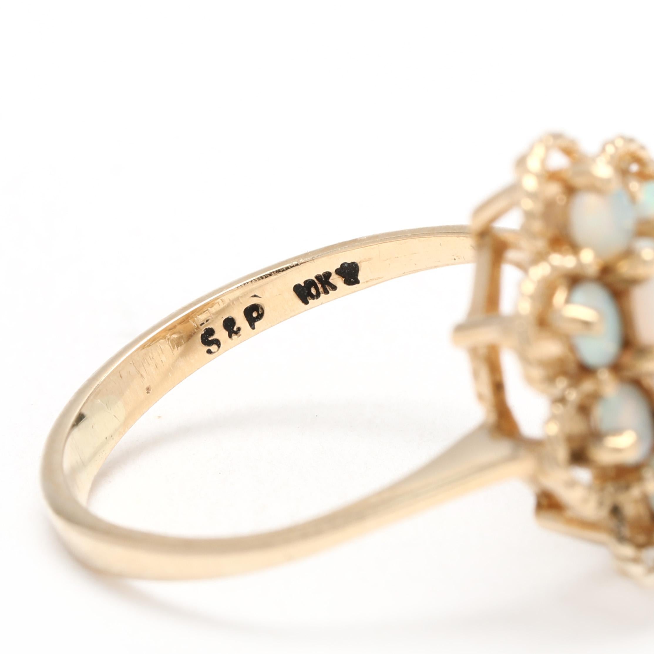 Taille Marquise Bague cocktail en or jaune 10k avec fleur d'opale, taille 5.25 en vente