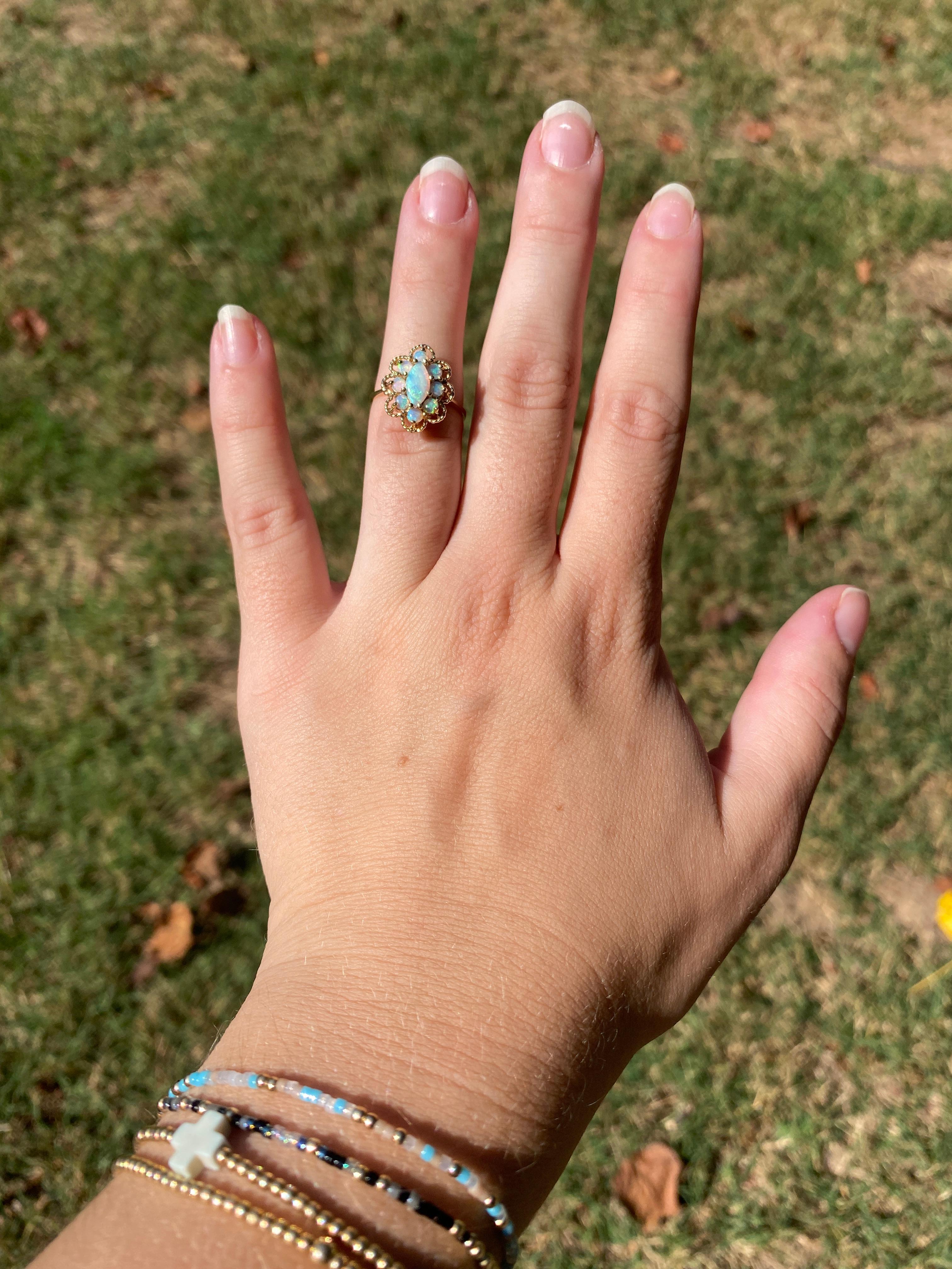 Bague cocktail en or jaune 10k avec fleur d'opale, taille 5.25 en vente 1