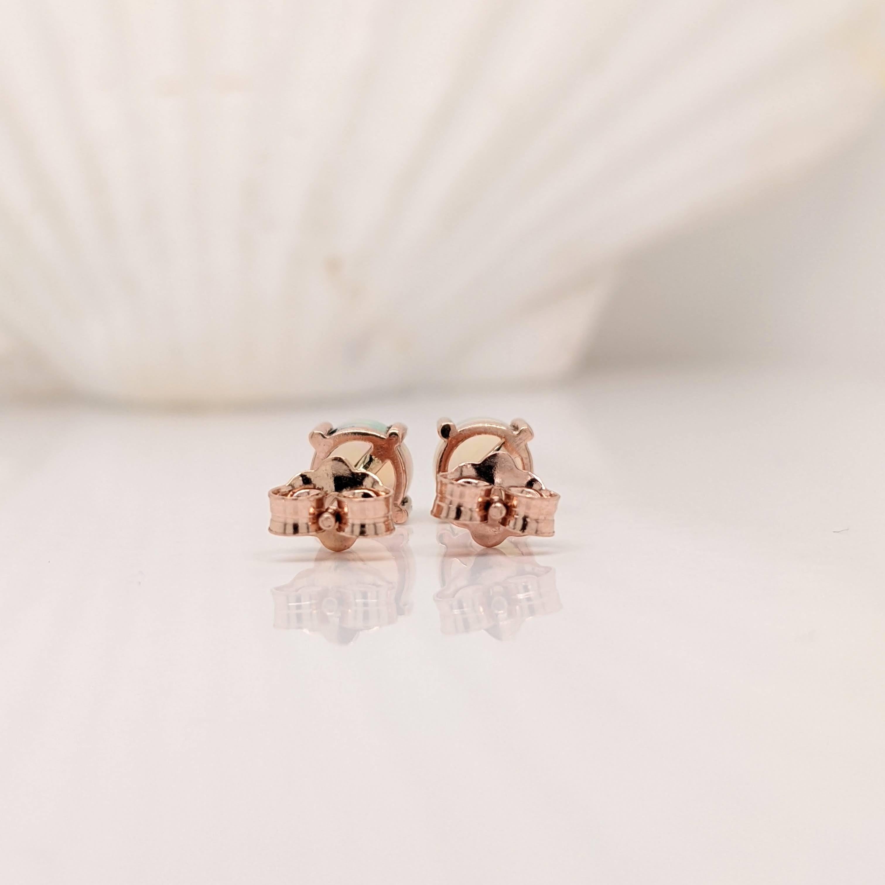 Clous d'oreilles solitaires à quatre griffes en or massif 14 carats rond 5 mm en vente 5