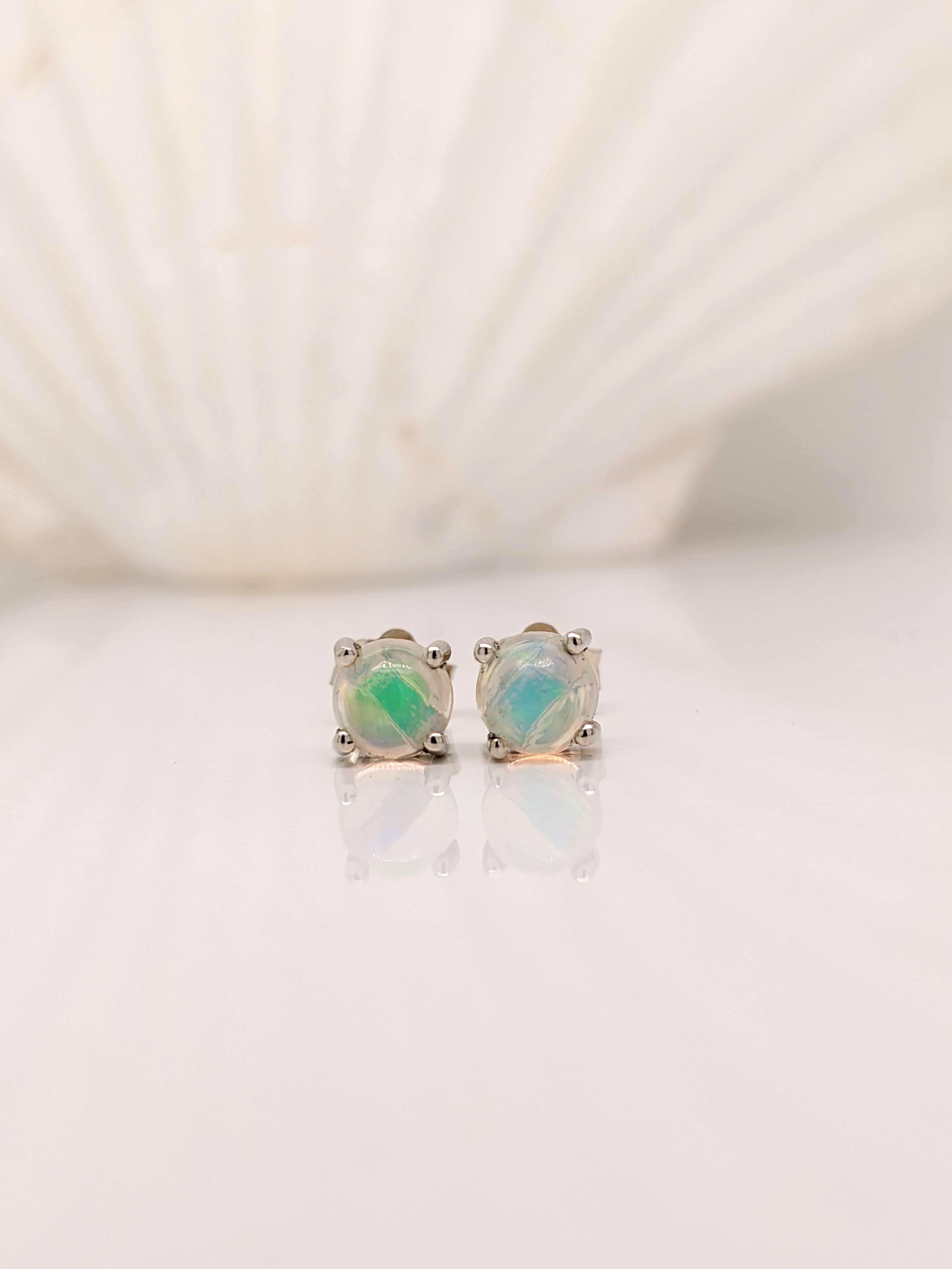 Clous d'oreilles solitaires à quatre griffes en or massif 14 carats rond 5 mm Neuf - En vente à Columbus, OH