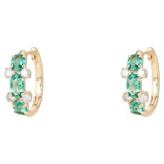 Pendientes Huggies de Diamantes de Oro Amarillo de 14K (o 18k bajo pedido) con Gema de Ópalo
