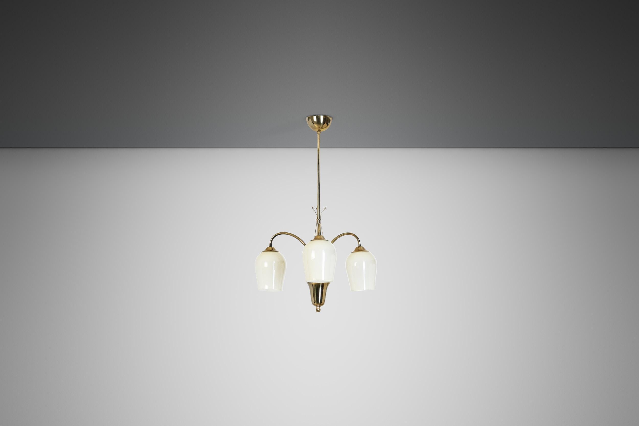 Opal Glass and Brass Chandelier by Itsu, Finland Mid-20th Century In Good Condition For Sale In Utrecht, NL