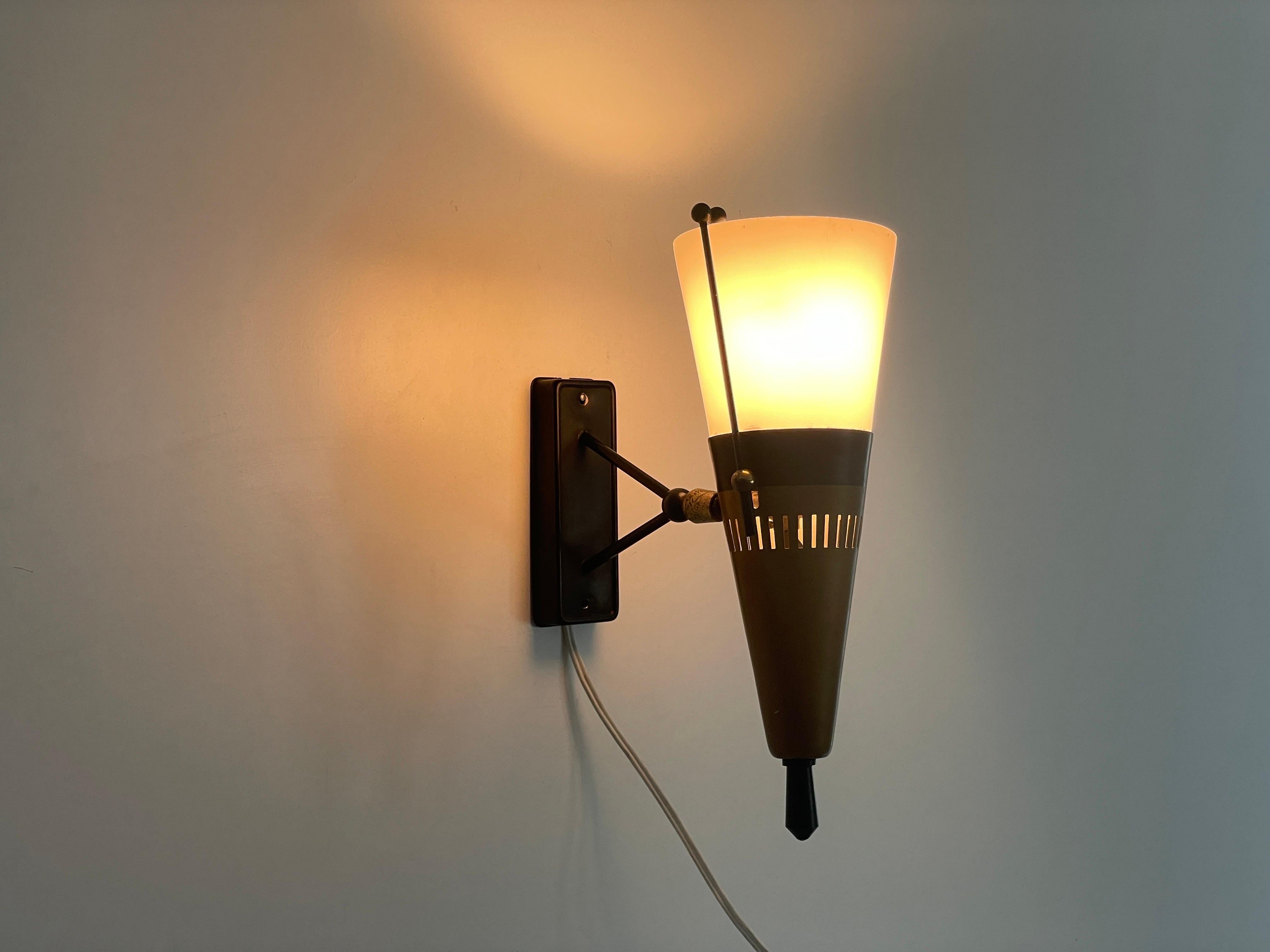 Einzelne Wandleuchte aus Opalglas und Messing von Stilux, 1960er Jahre, Italien im Angebot 5