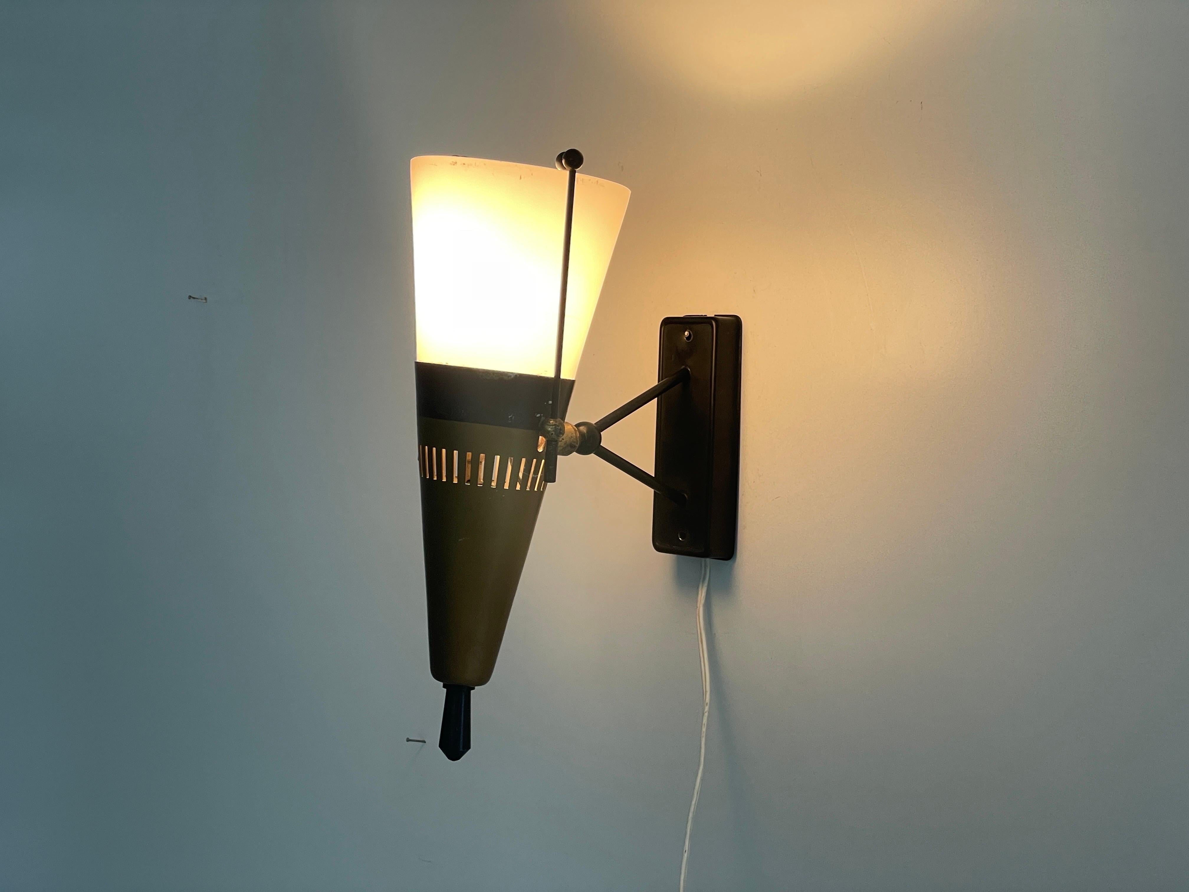 Einzelne Wandleuchte aus Opalglas und Messing von Stilux, 1960er Jahre, Italien im Angebot 6