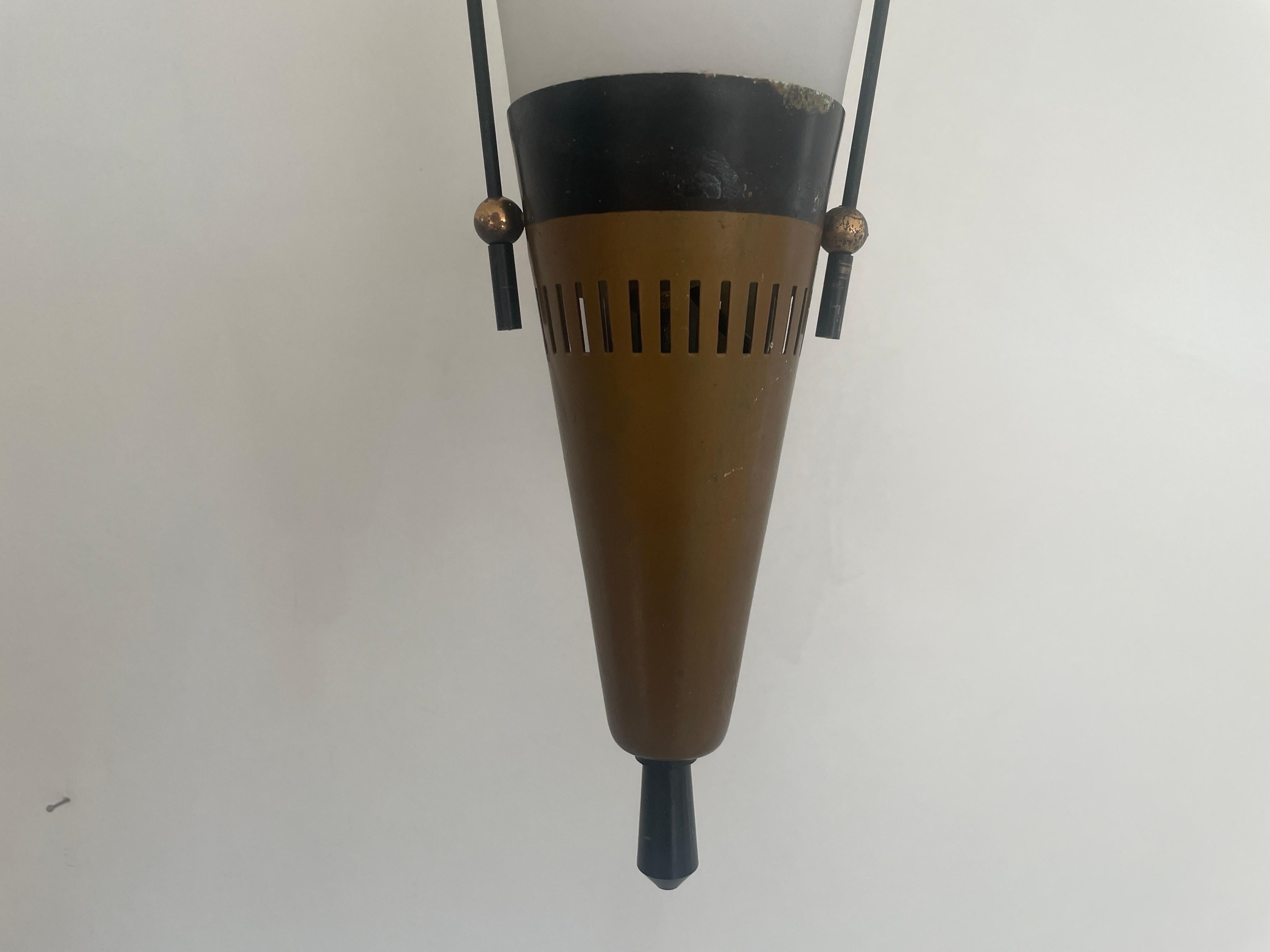 Einzelne Wandleuchte aus Opalglas und Messing von Stilux, 1960er Jahre, Italien (Italienisch) im Angebot