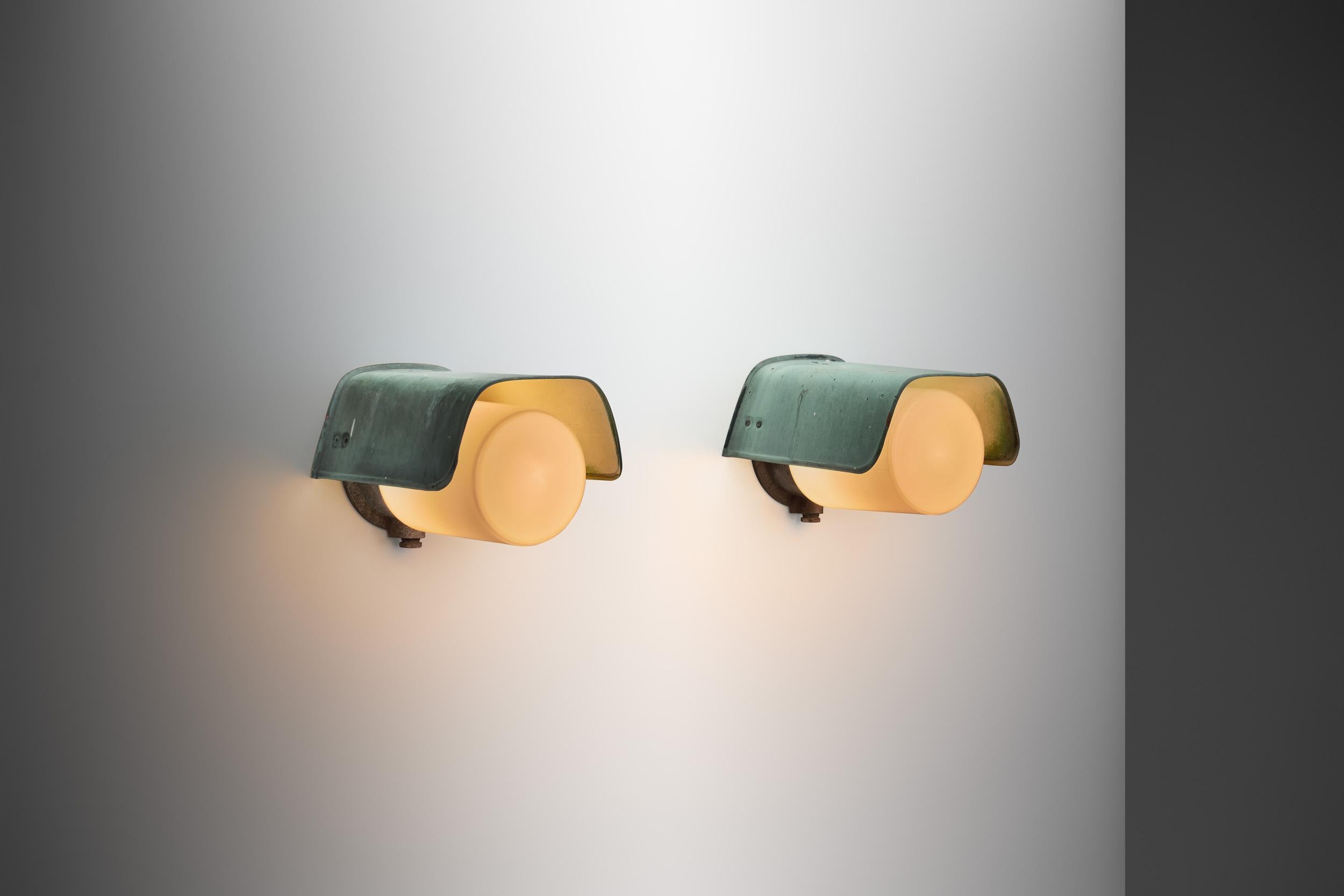 ‎Produced by Sähköliikkeiden Oy, this pair stands as evidence to the era's minimalist aesthetic. These wall lamps are not only embodiment’s of simplicity and elegance, showcasing a design ethos that continues to captivate admirers today, but also