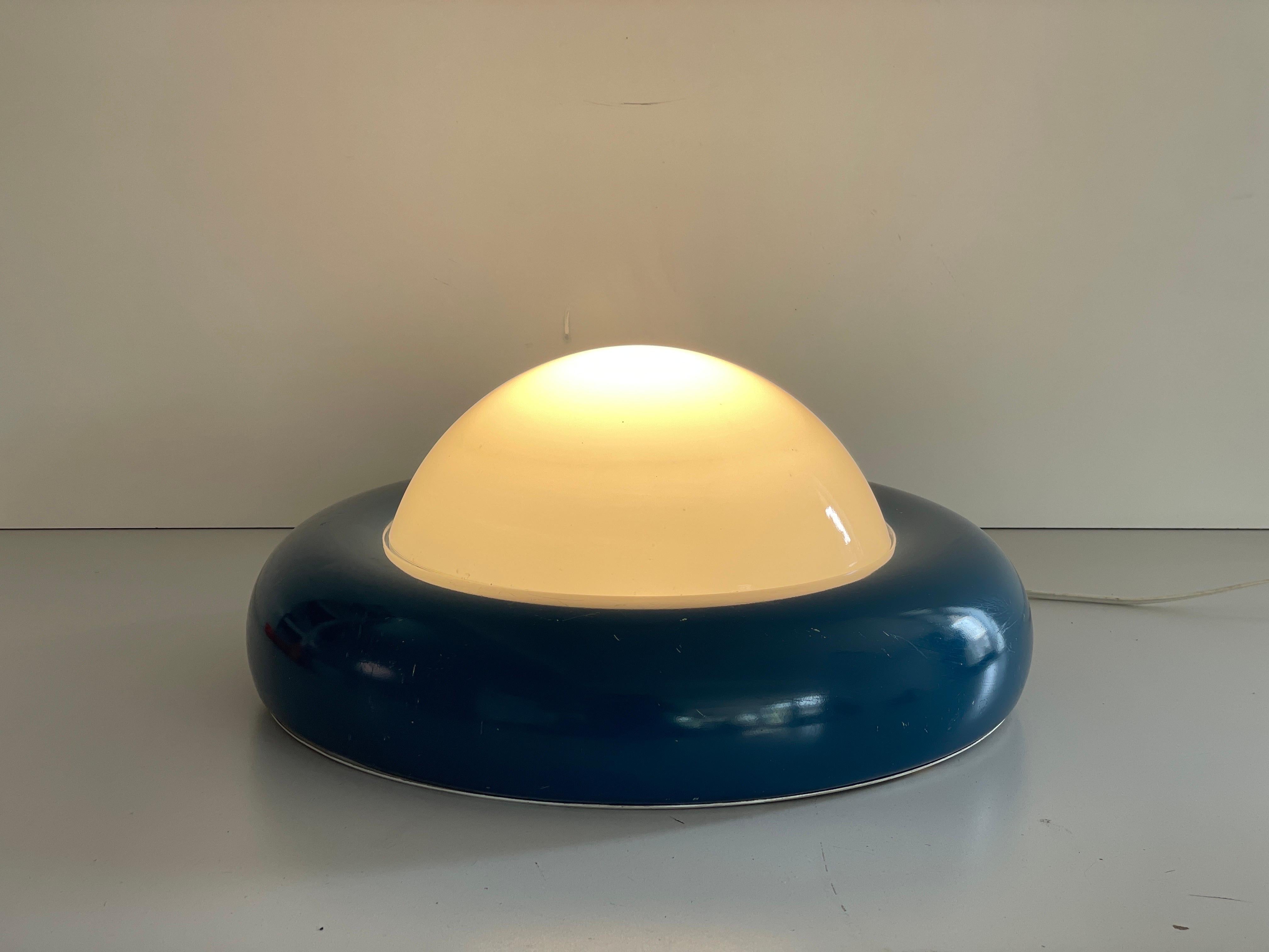 Lampe affleurante en verre opale et métal bleu foncé par Valenti, années 1960, Italie en vente 3