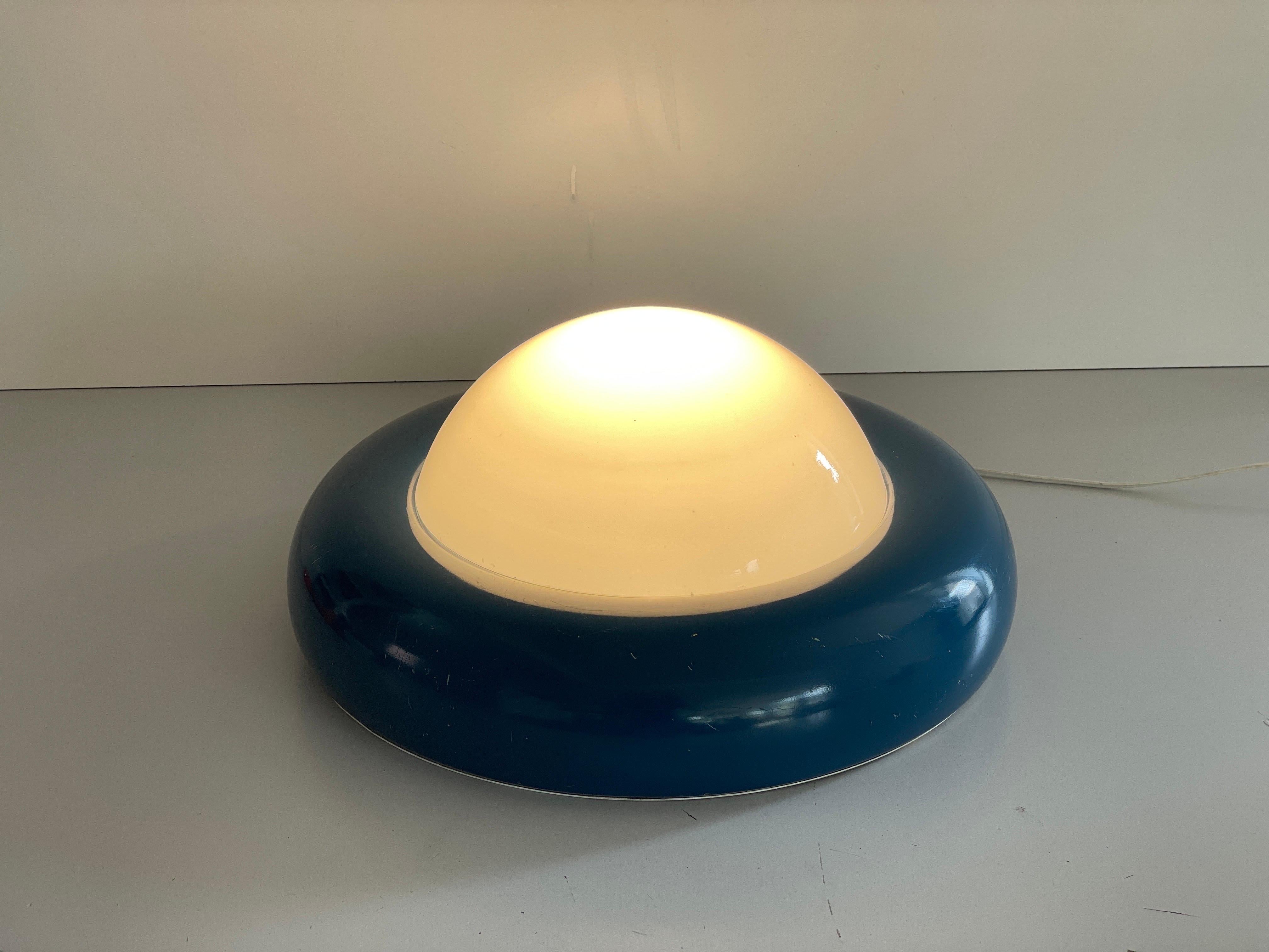 Lampe affleurante en verre opale et métal bleu foncé par Valenti, années 1960, Italie en vente 4
