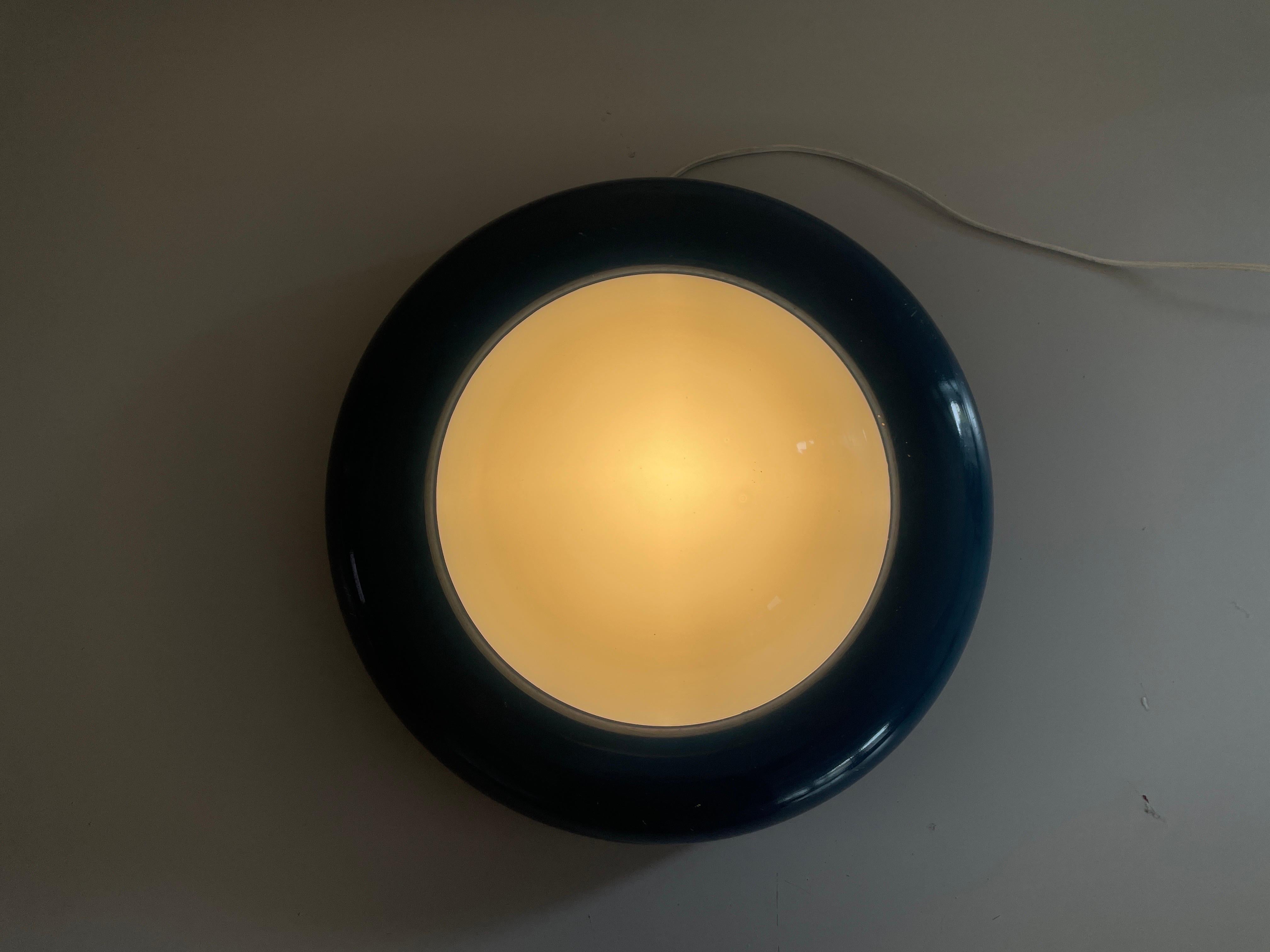 Lampe affleurante en verre opale et métal bleu foncé par Valenti, années 1960, Italie en vente 7