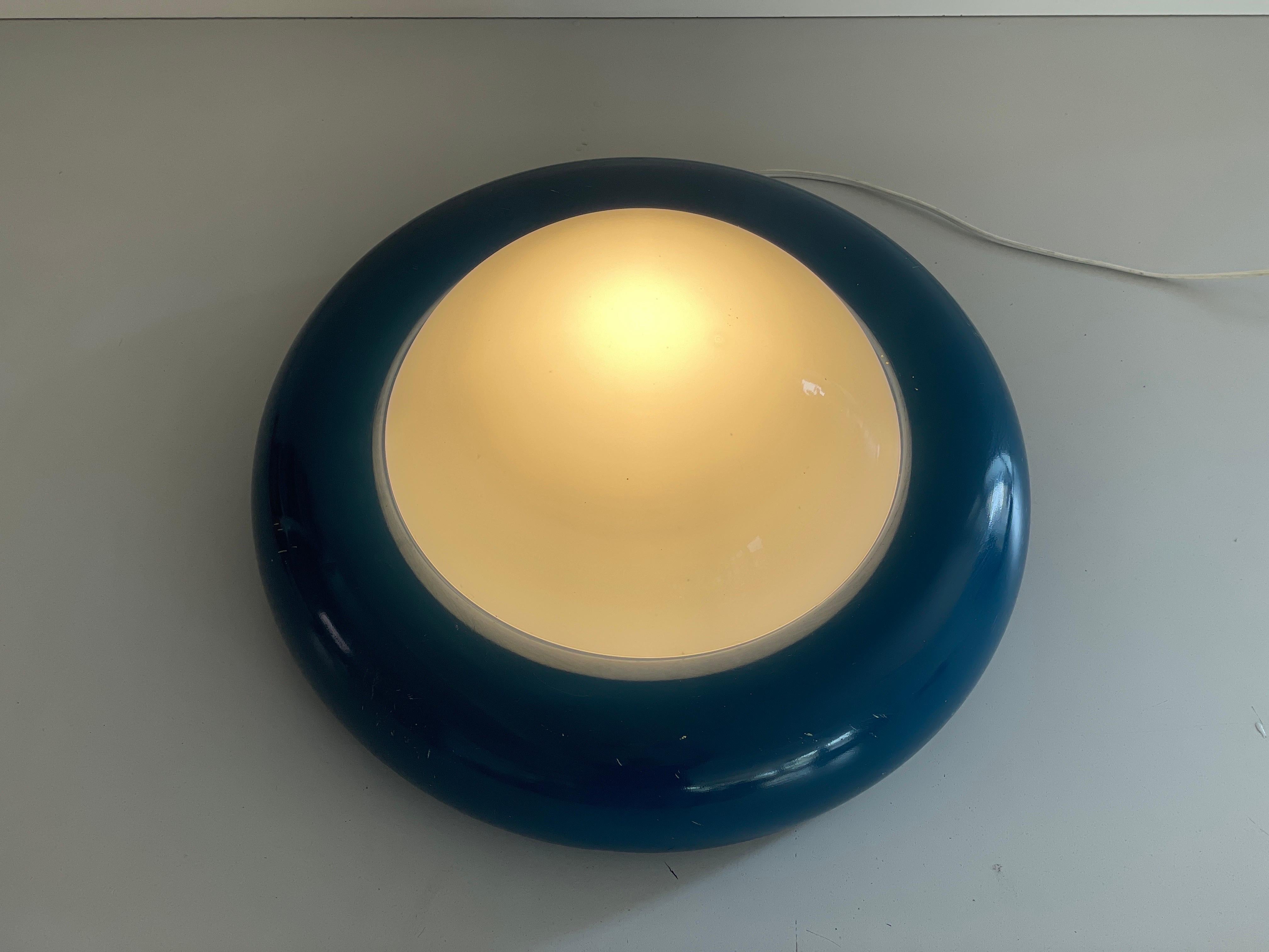 Lampe affleurante en verre opale et métal bleu foncé par Valenti, années 1960, Italie en vente 8